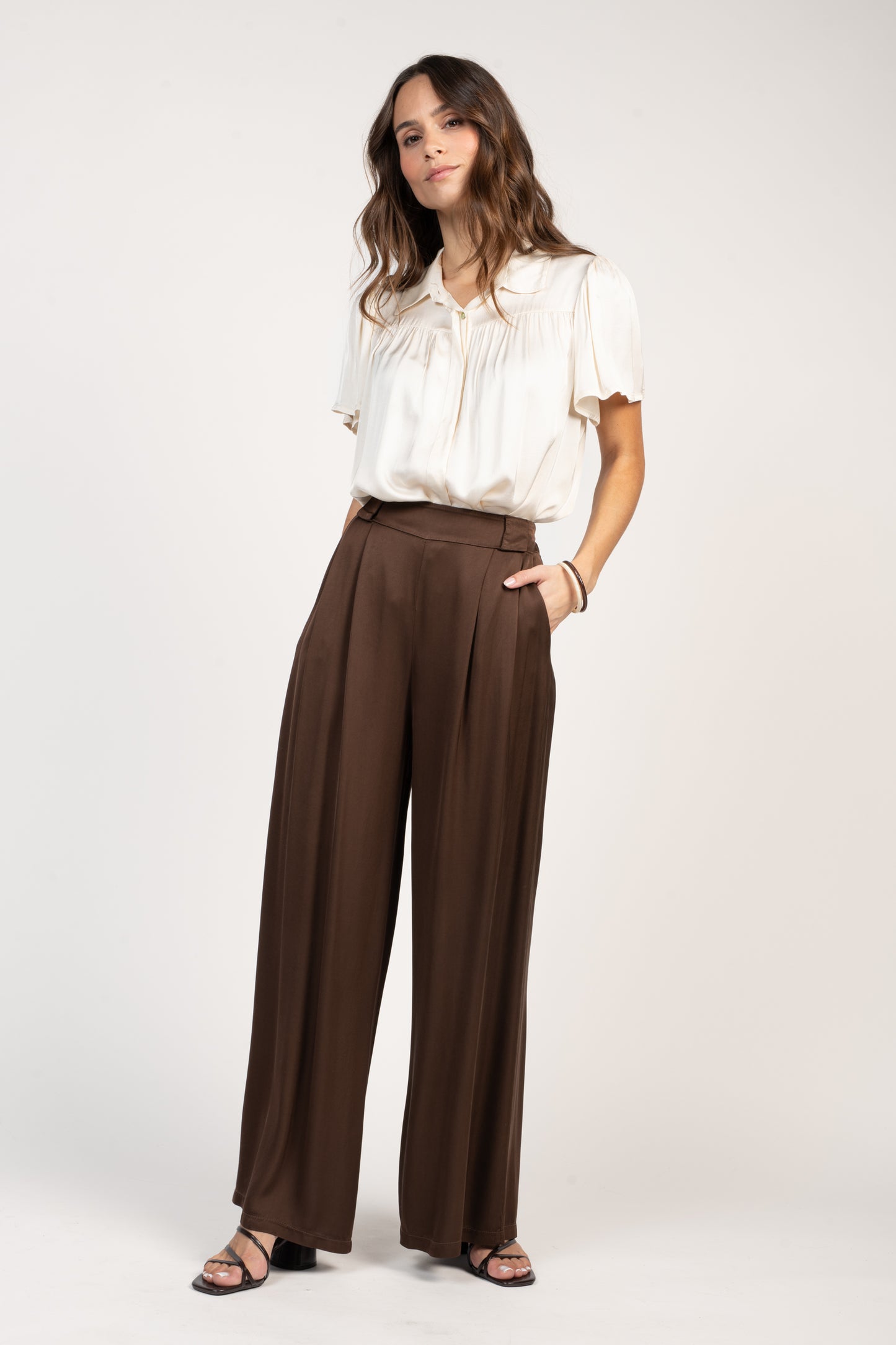 PANTALON SATINÉ ÉVASÉ EULALIE CHOCOLAT