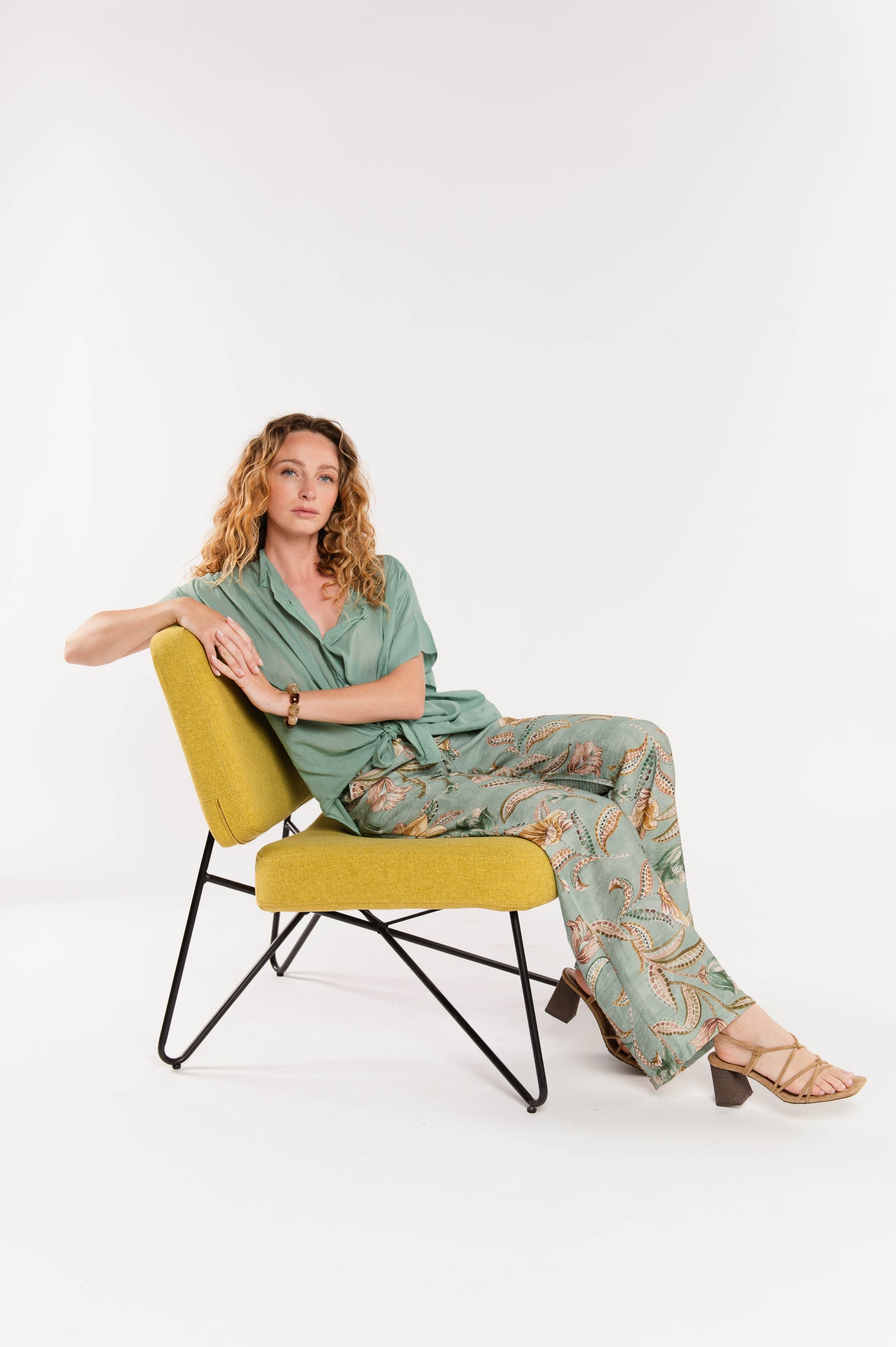 PANTALON À FLEURS ESMÉ VERT D'EAU