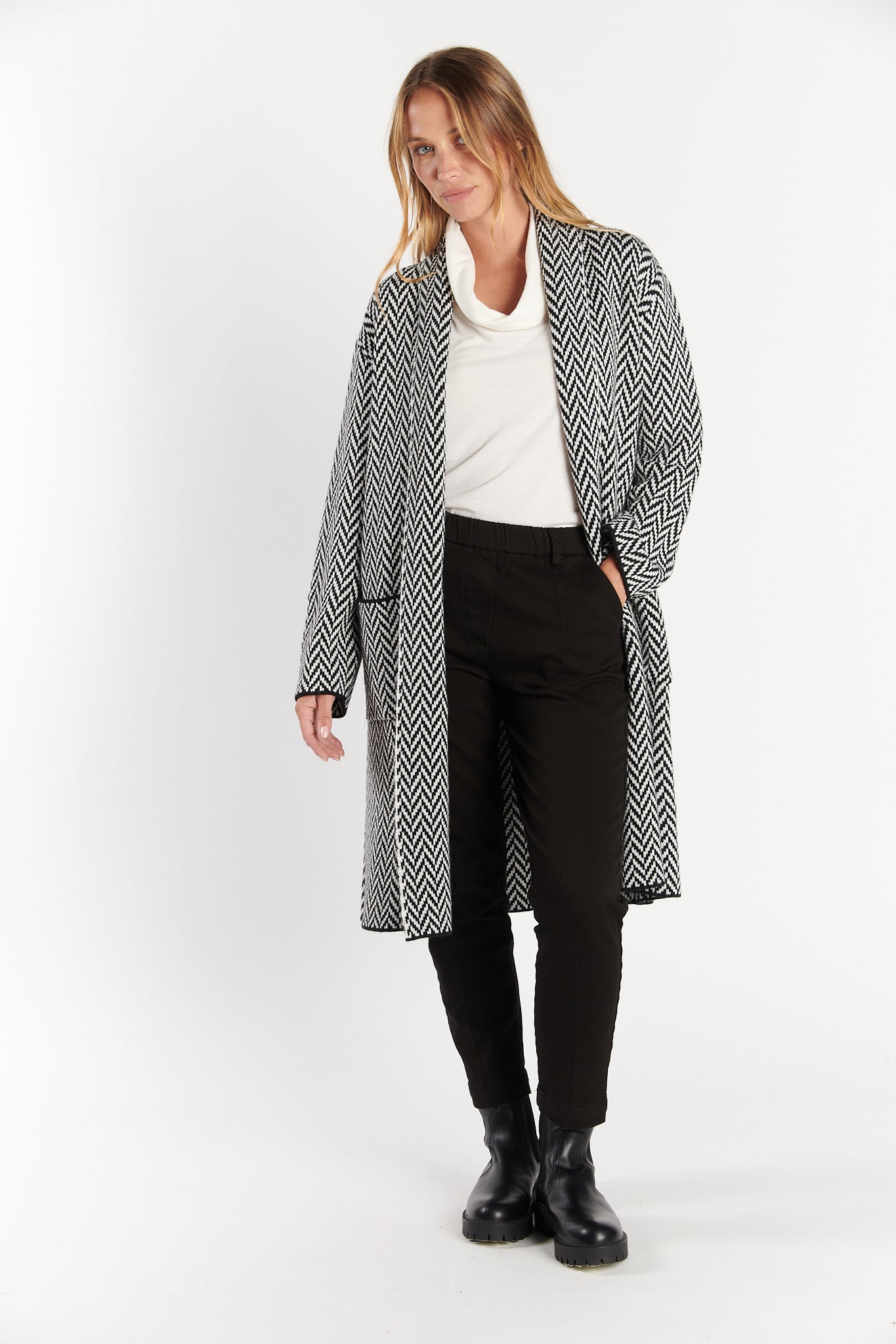 MANTEAU MAILLE DAZAI BLANC NOIR