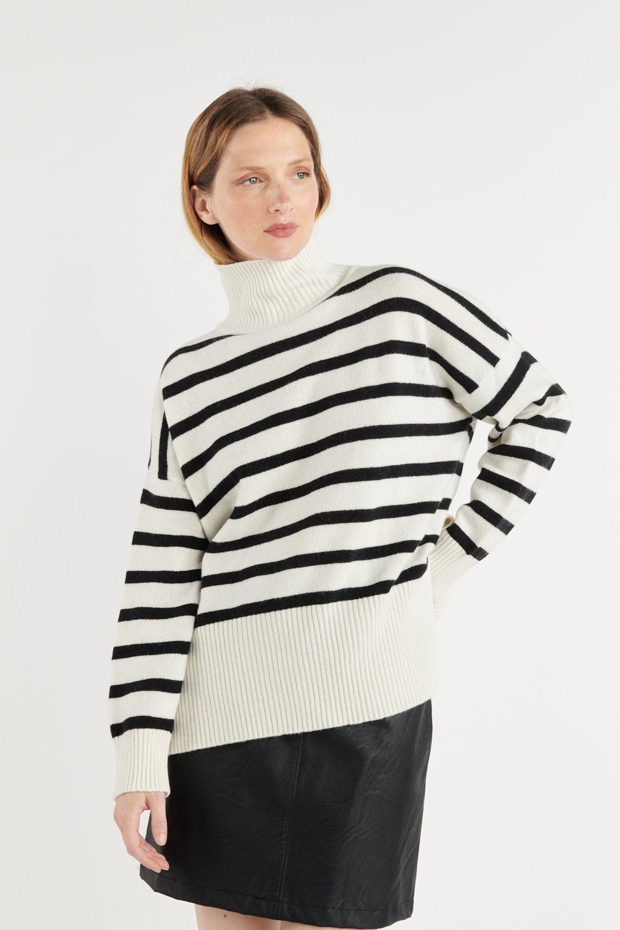 PULL RAYURES NOIRES BESS