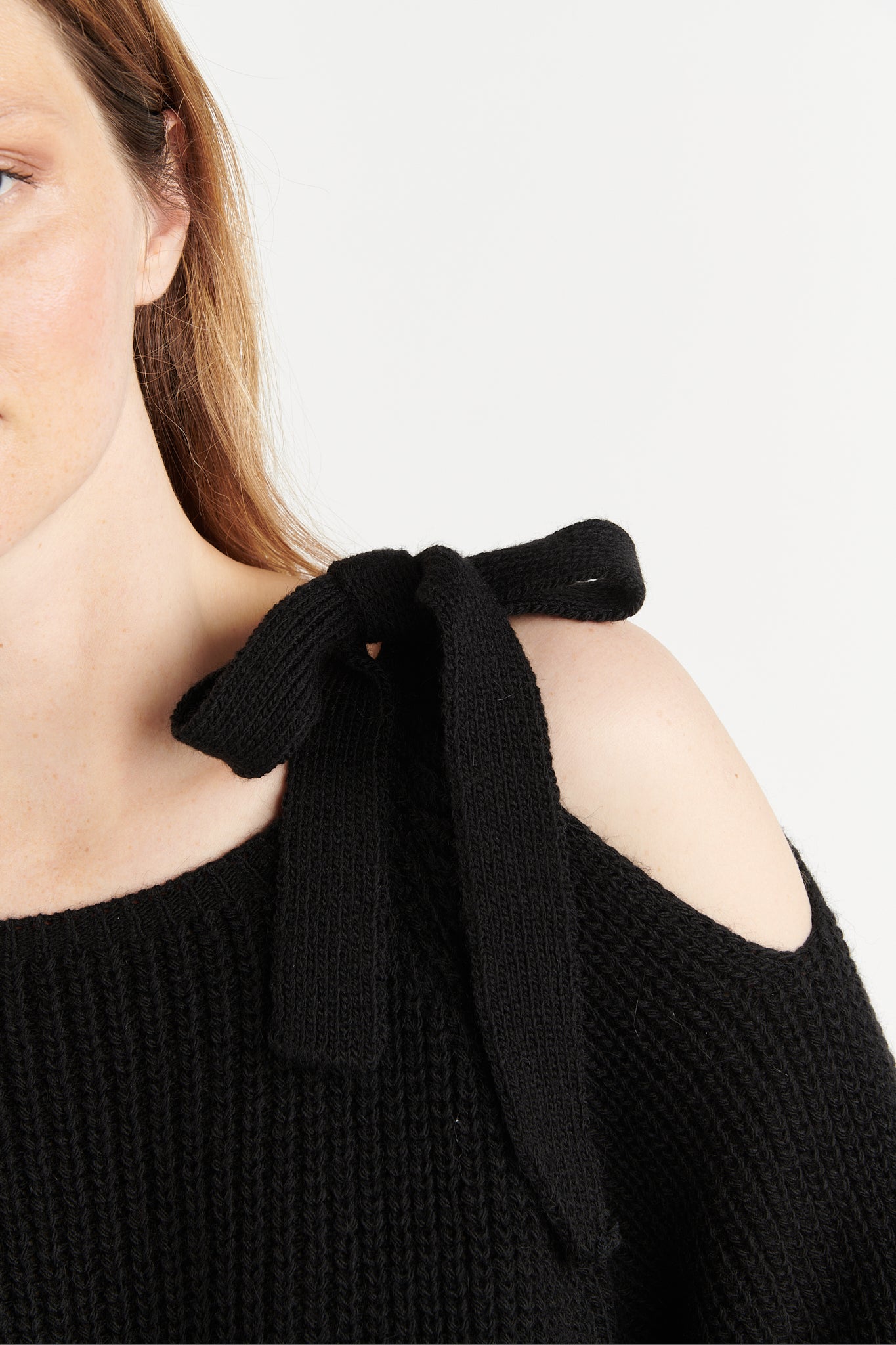 PULL NOUÉ BEYDA NOIR