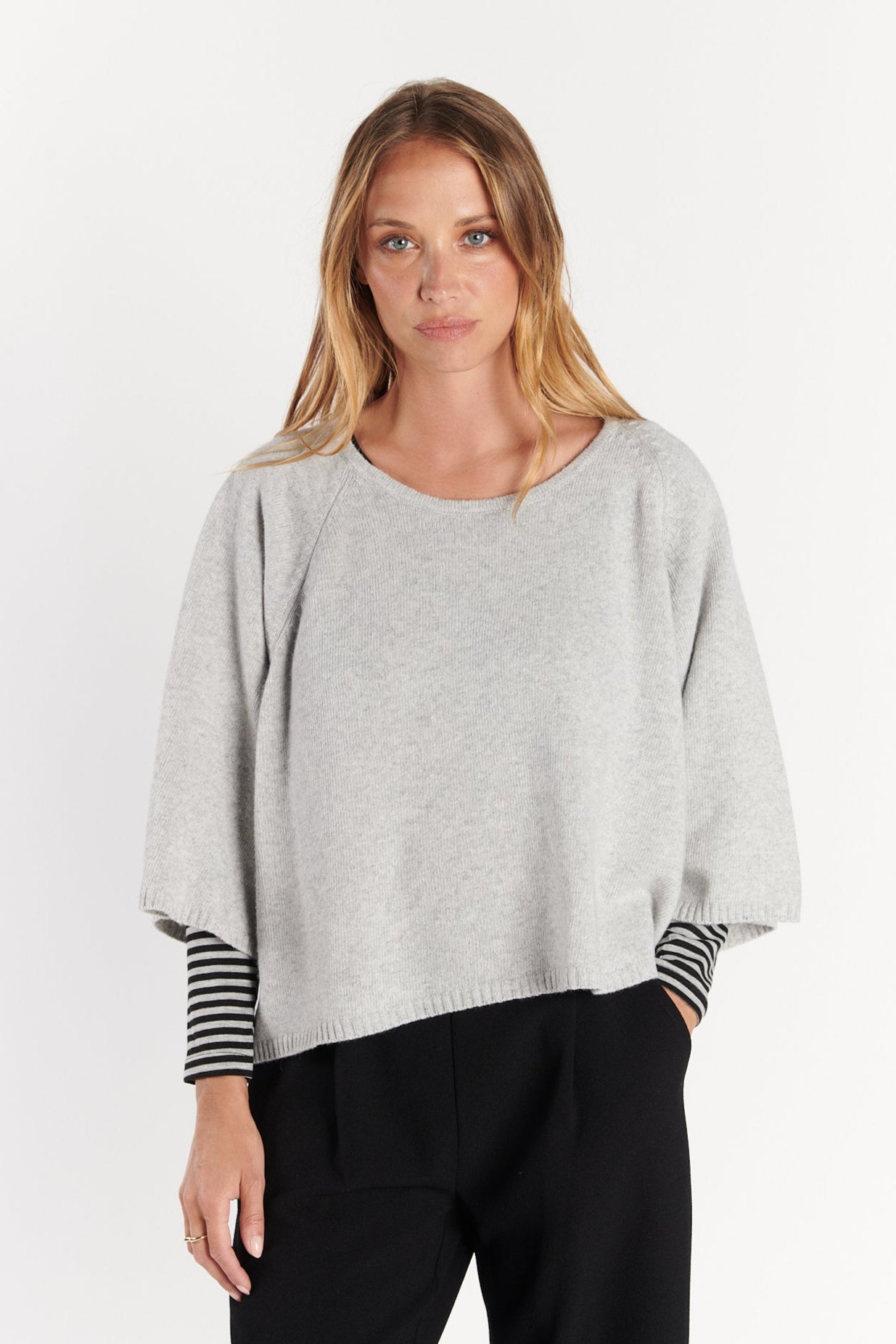 PULL COURT OVERSIZE SÉLENA GRIS