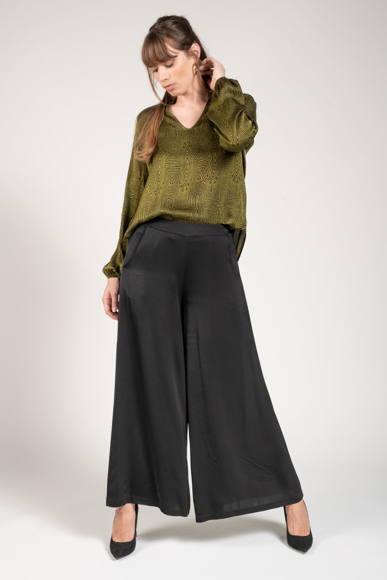 Le pantalon fluide evase Collection Automne Hiver 2023 Pako Litto