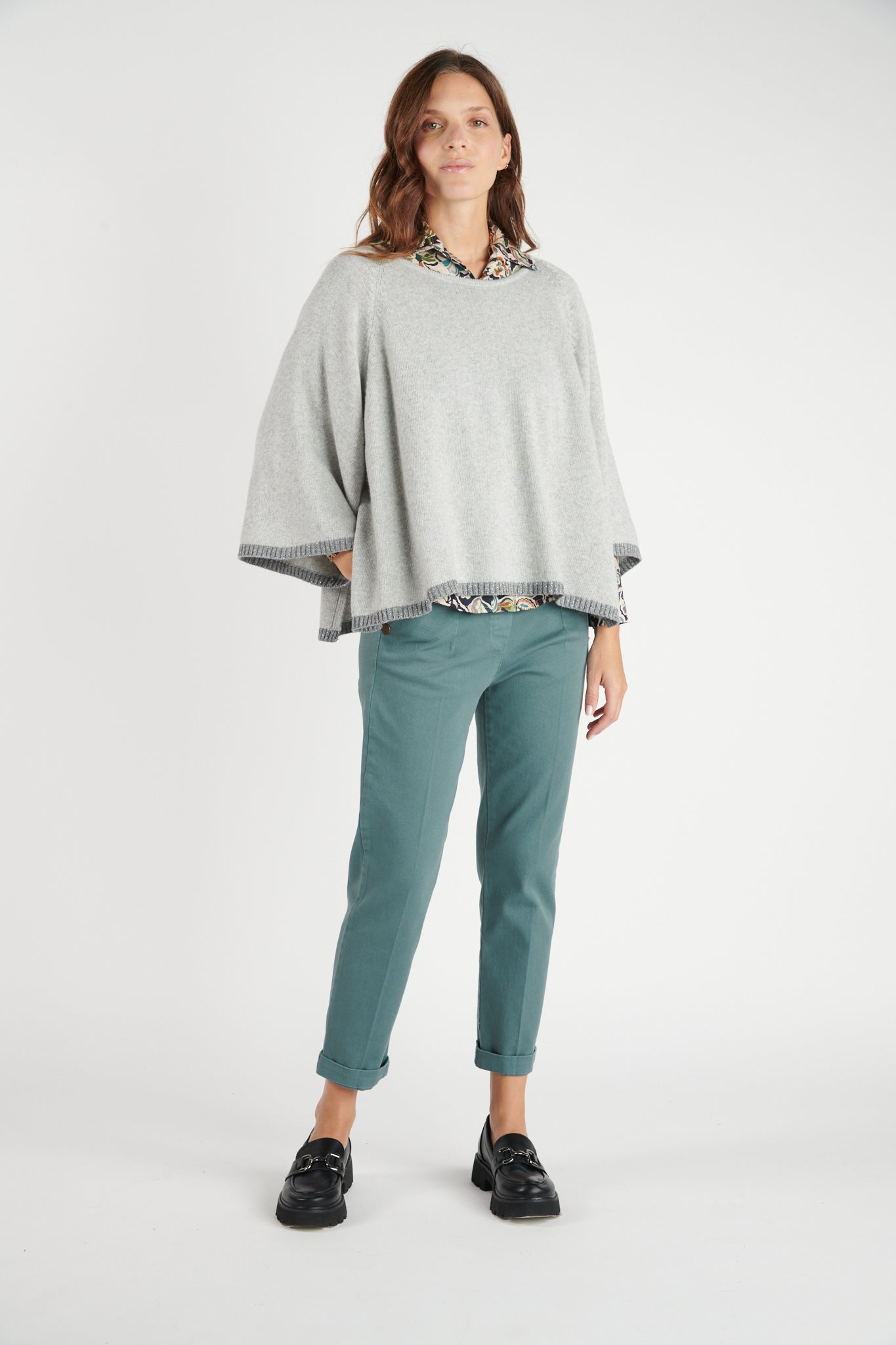 PULL COURT AMPLE DELI GRIS