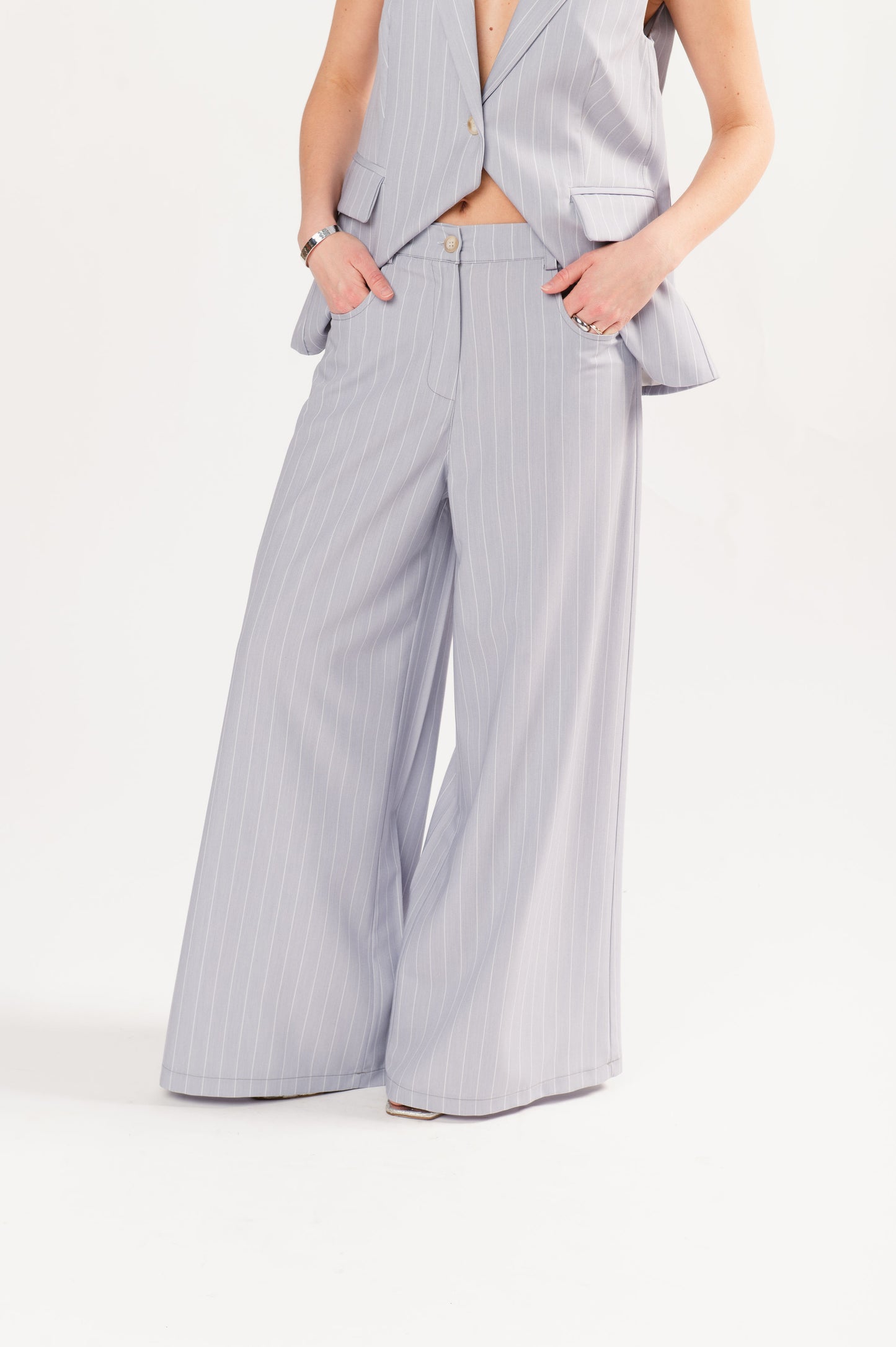 PANTALON ÉVASÉ À RAYURES ÉRIN GRIS