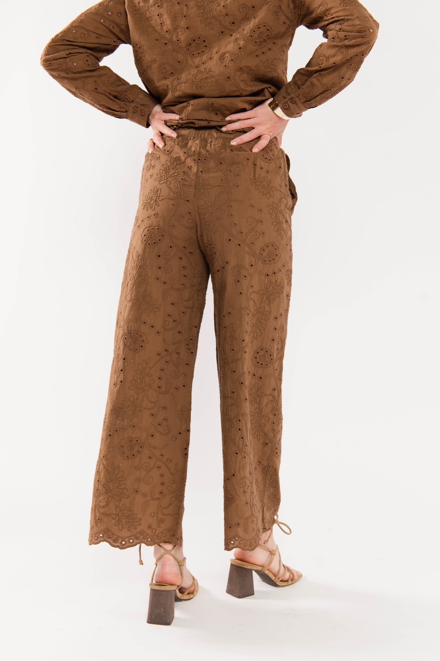 PANTALON BRODÉ 7/8ÈME FLORA MARRON