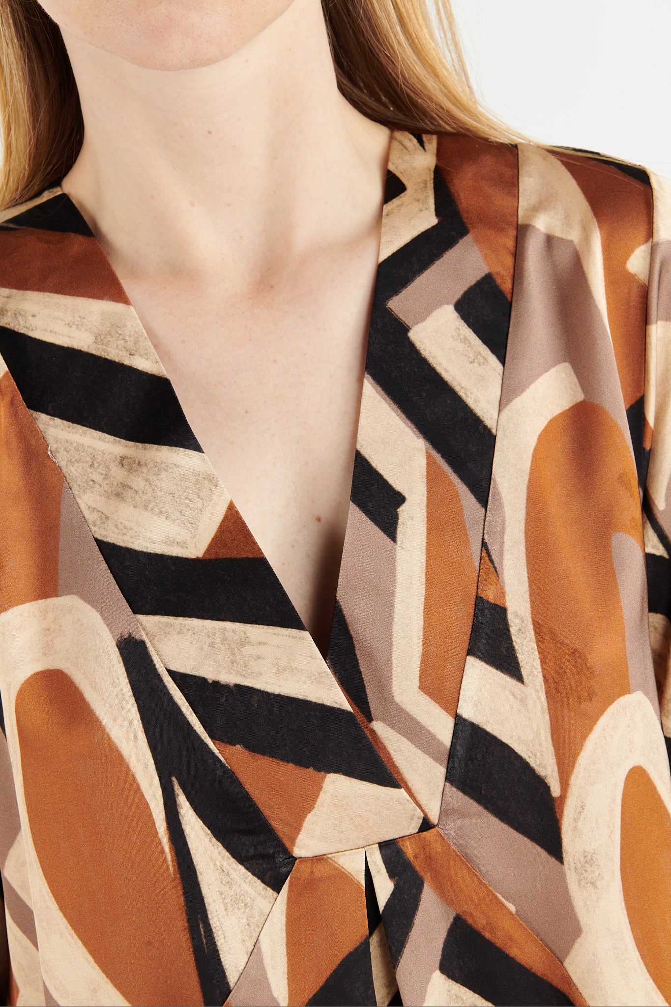 ROBE COURTE IMPRIMÉE GEO TABAC NOIR BUGRA