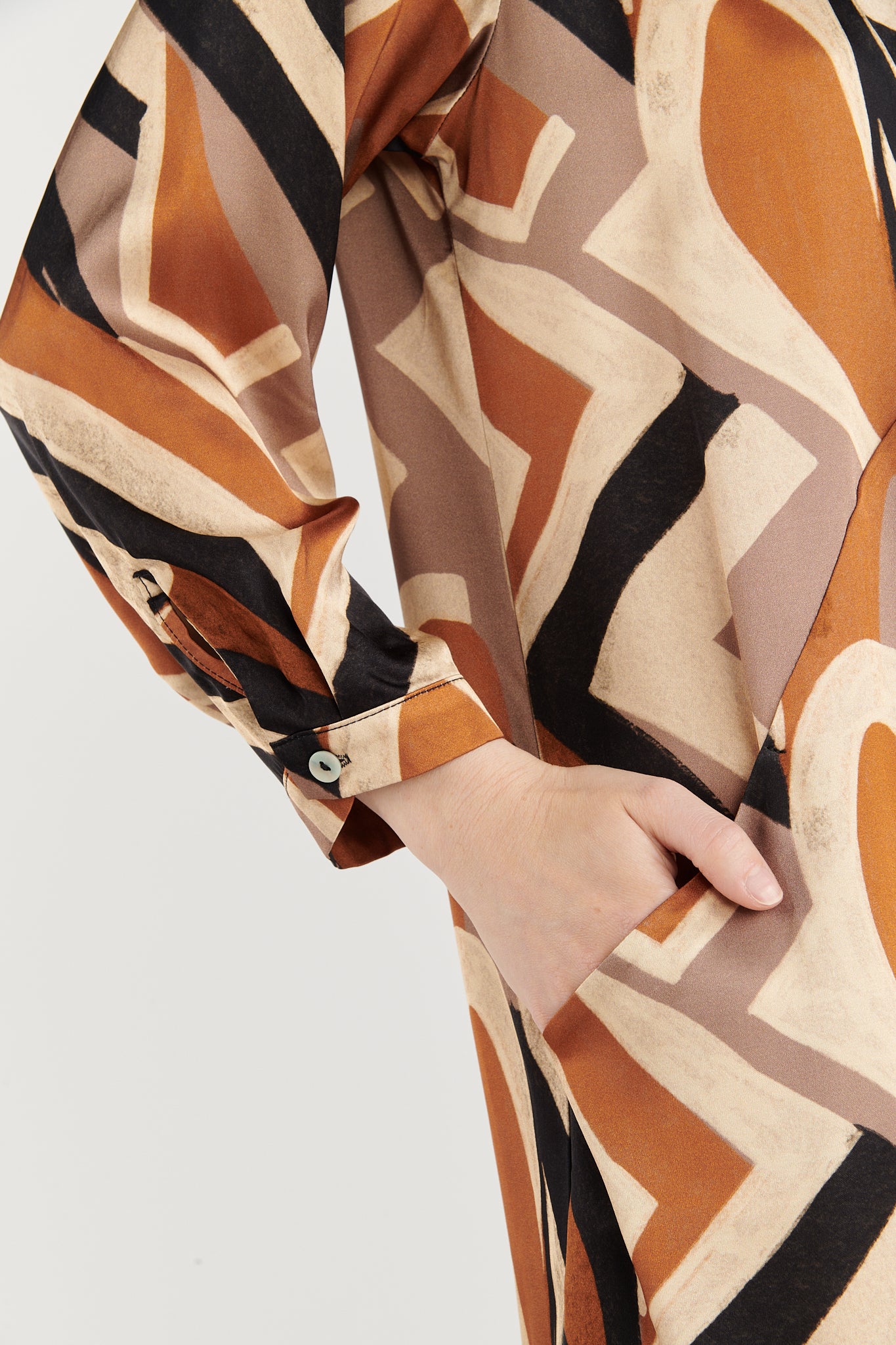 ROBE COURTE IMPRIMÉE GEO TABAC NOIR BUGRA