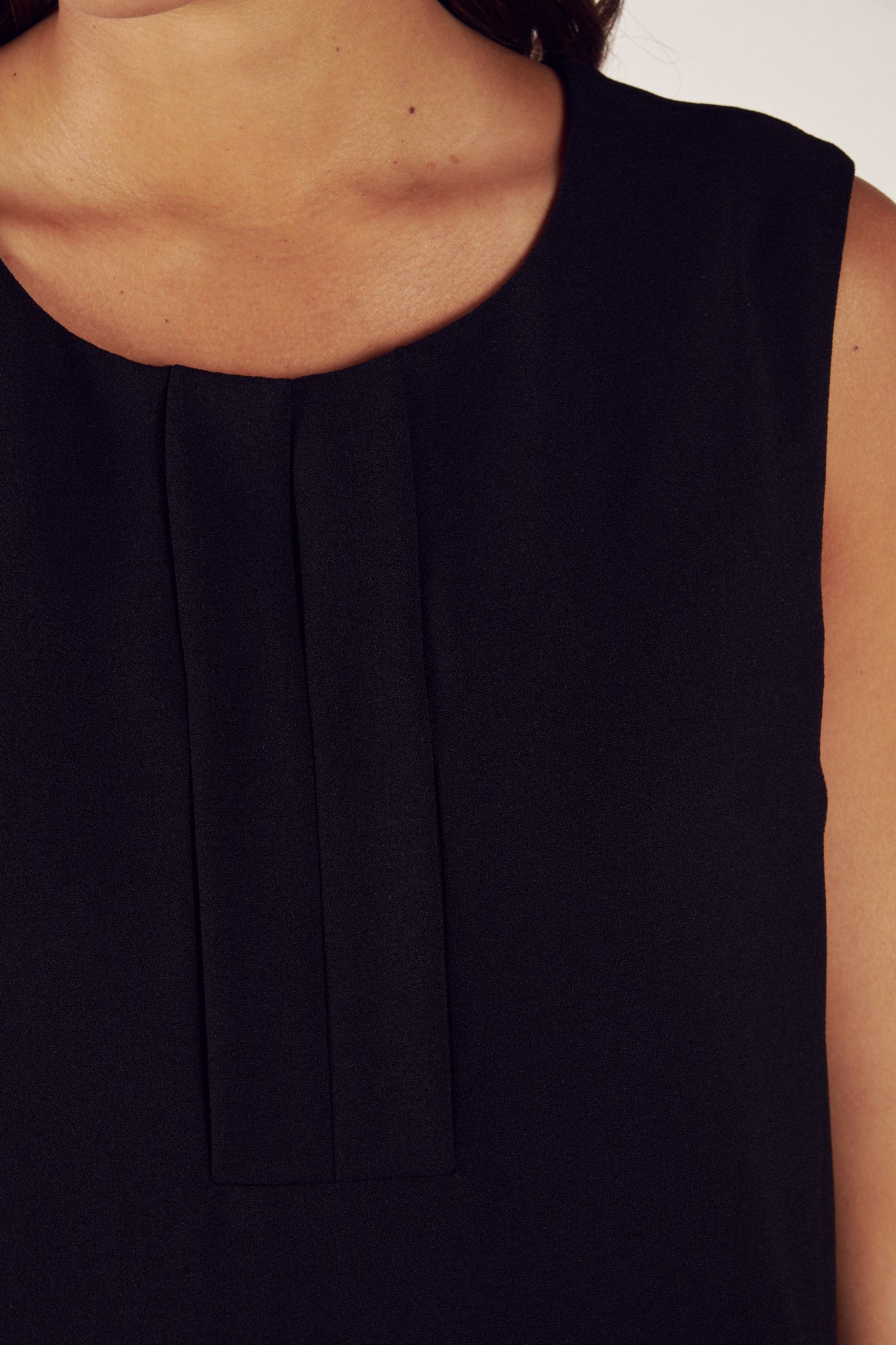 ROBE SANS MANCHES CYRUS NOIR