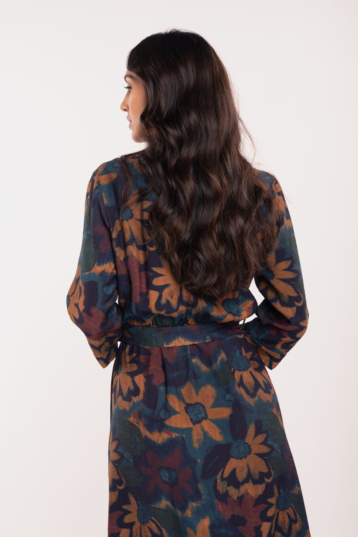 Robe fleuris bleu marine de dos
