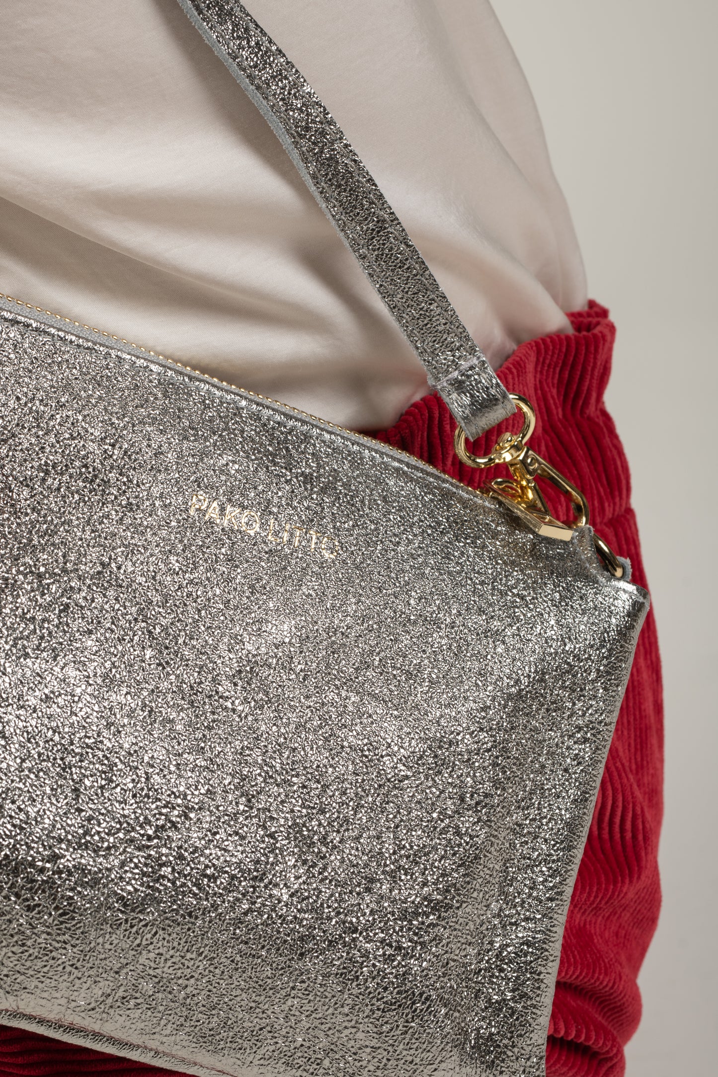 DOUBLE SILVER PORT POUCH