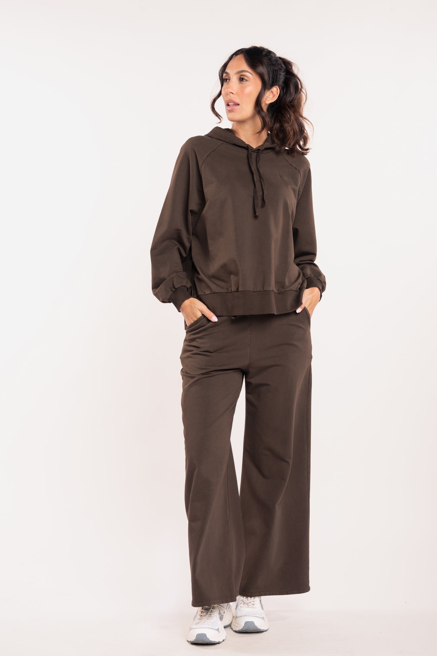 Sweat oversize marron et jogging évasé marron