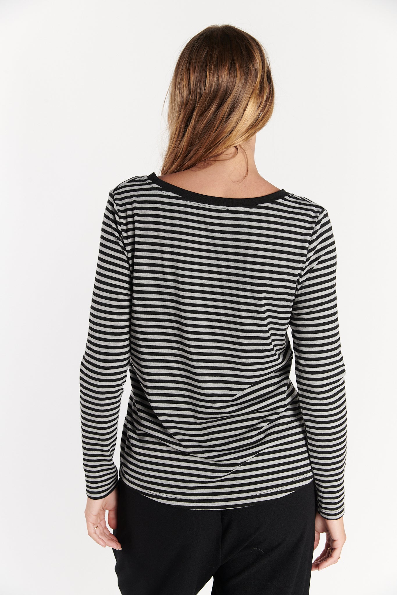 T-SHIRT COL V RAYURES GRIS NOIR BADIALLO