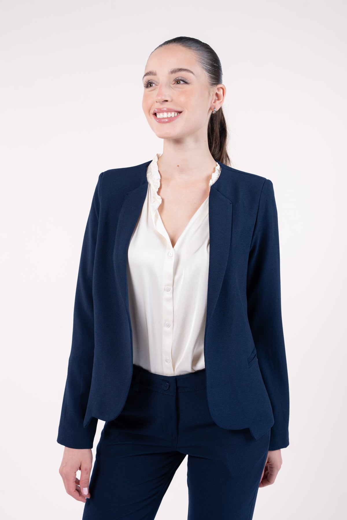 Veste courte doublure imprimée marine avec chemise col plissé naturel, pantalon cigarette 7/8ème marine 