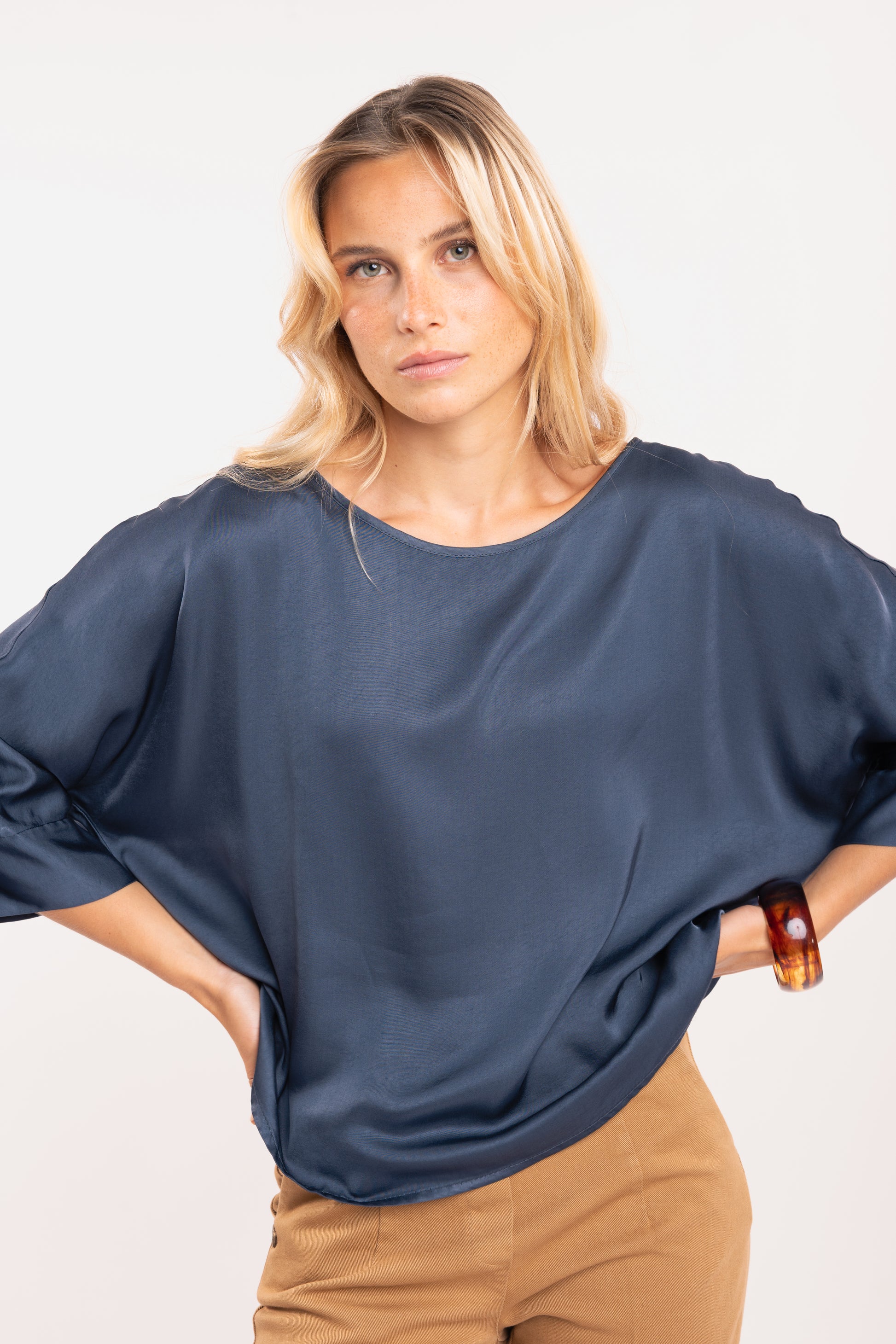 Blouse en satin bleue 