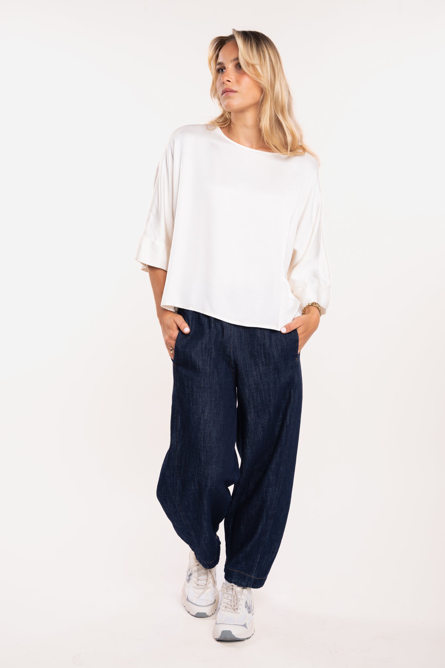 Blouse en satin écrue et jean ballon femme brut 