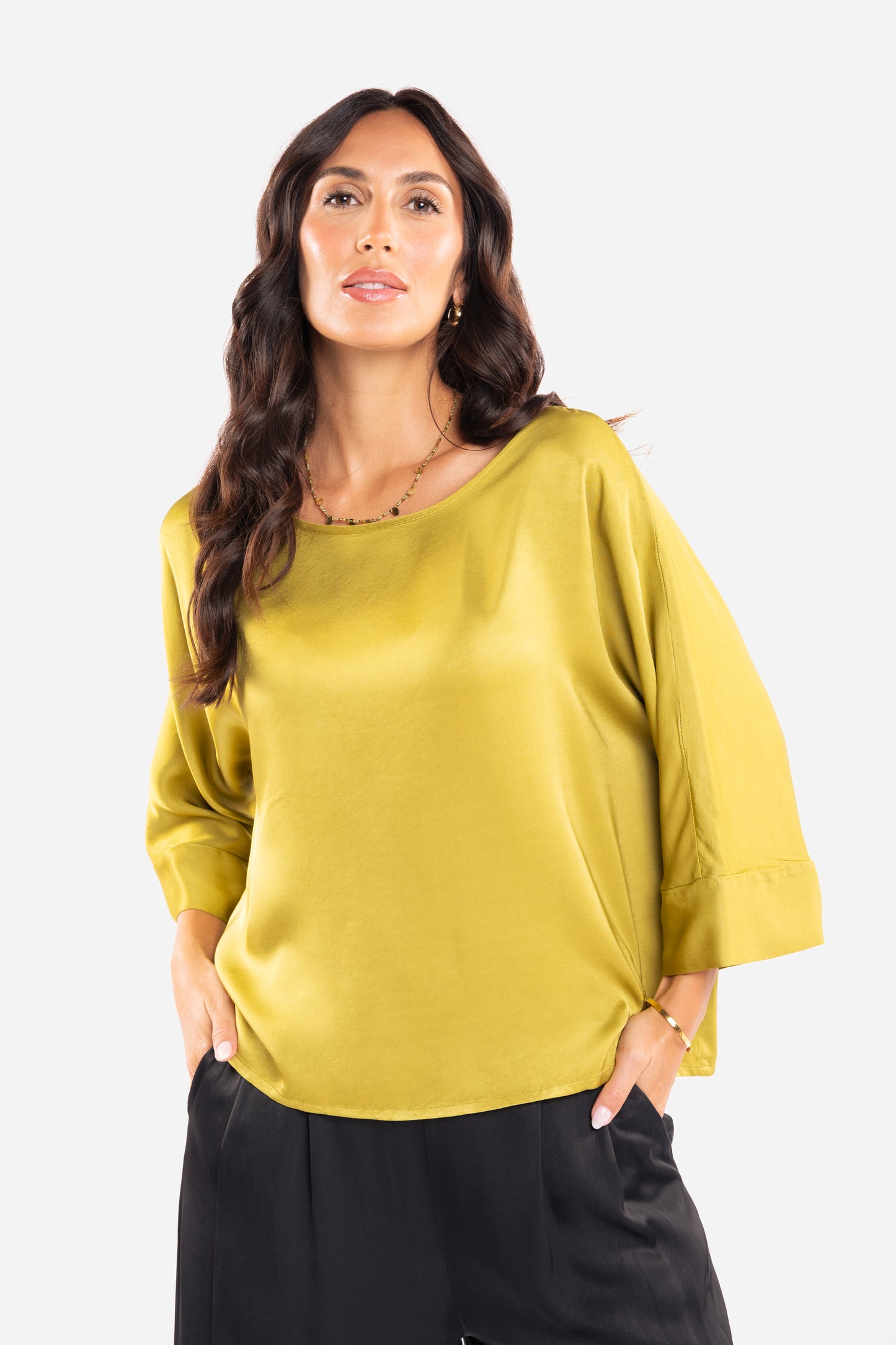 Blouse en satin vert olive