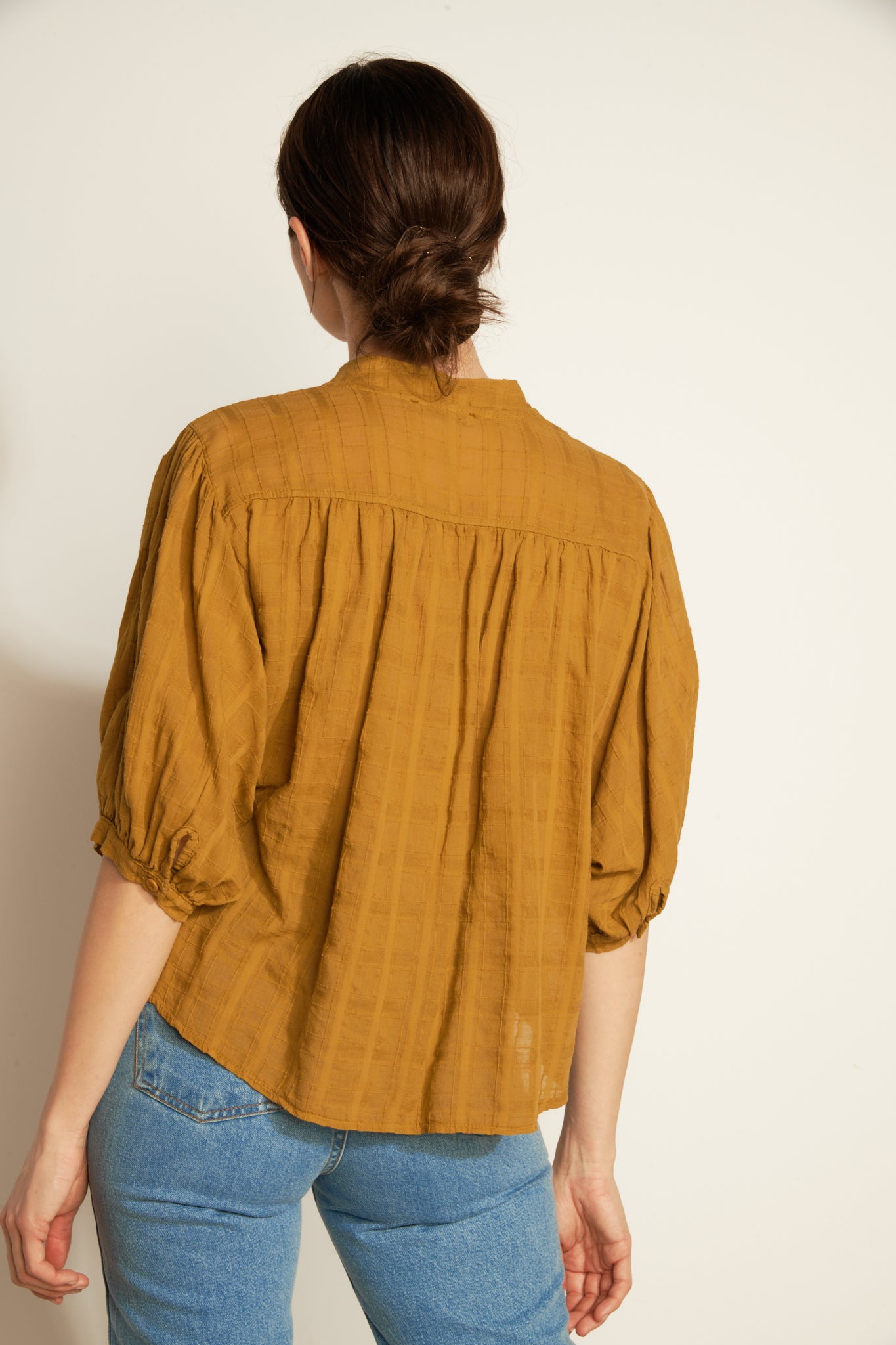 COTTON VOILE TEXTURED PAINTER BLOUSE - AMBER