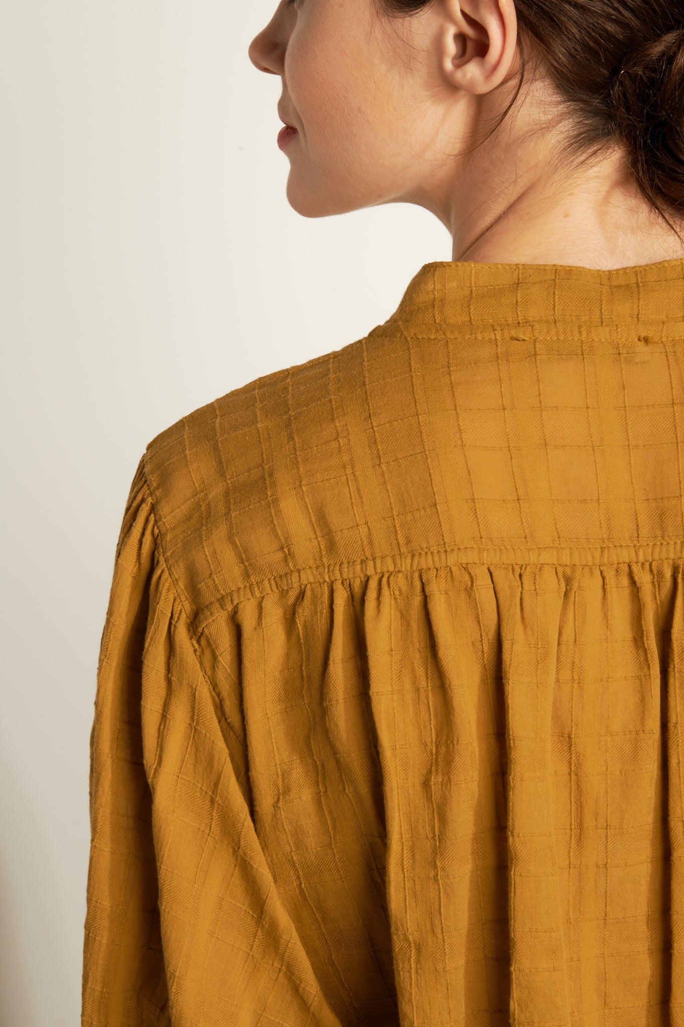 COTTON VOILE TEXTURED PAINTER BLOUSE - AMBER