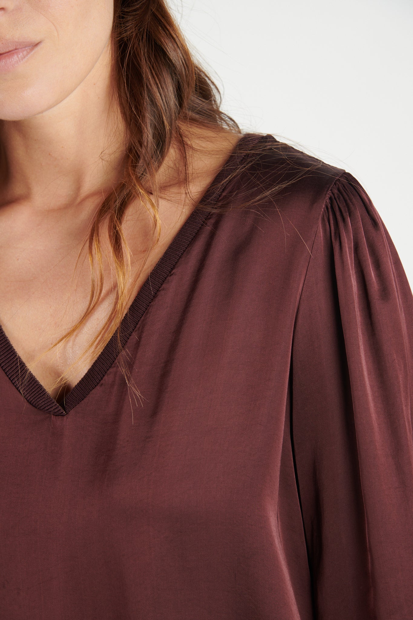 BLOUSE COL V DANA PRUNE
