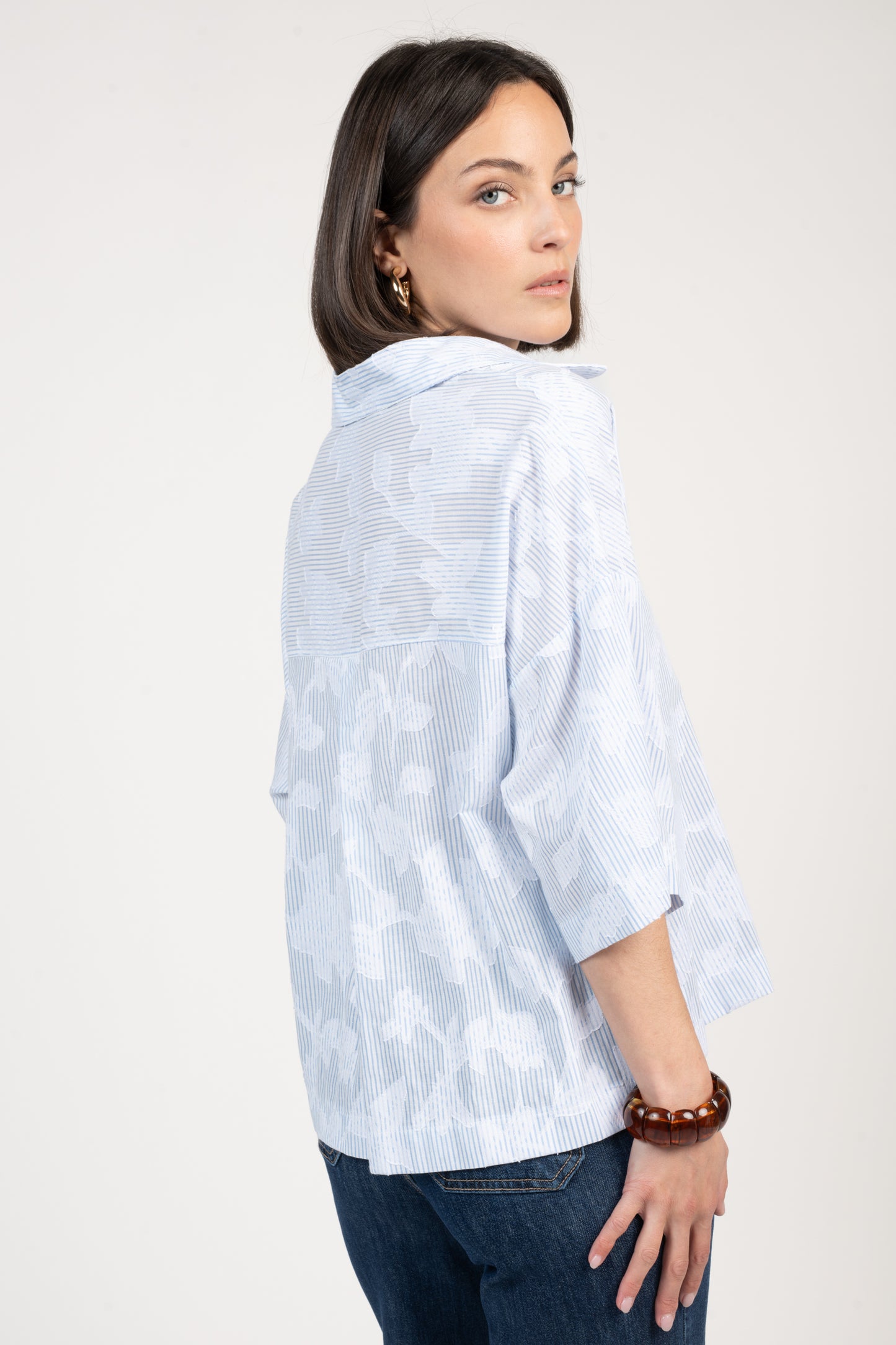 BLOUSE À FLEURS BRODÉE EMMANUELLE BLEU CIEL