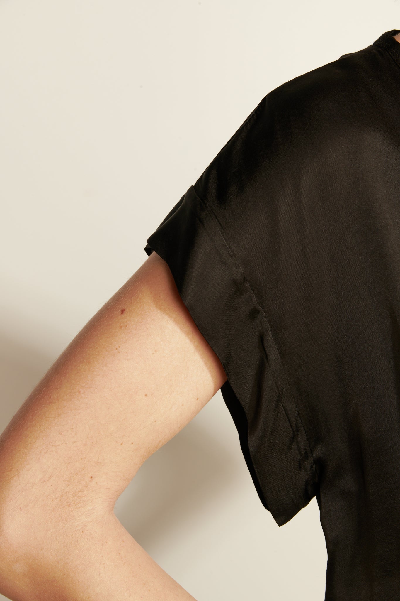 SHORT Knotted SILKY SHIRT (FA240C05Q) - BLACK