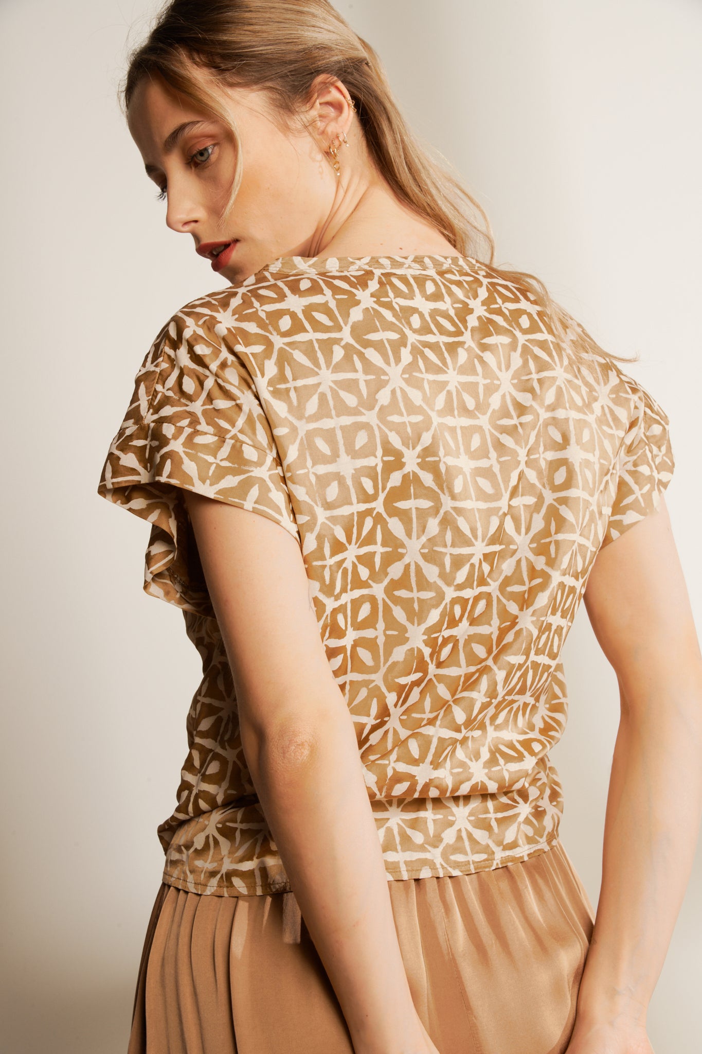 SILKY ETHNIC Knotted SHIRT (FA240C05Q) - CAMEL 75V
