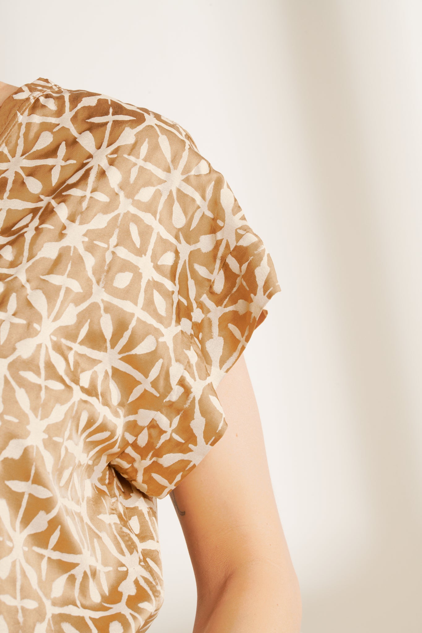 SILKY ETHNIC Knotted SHIRT (FA240C05Q) - CAMEL 75V