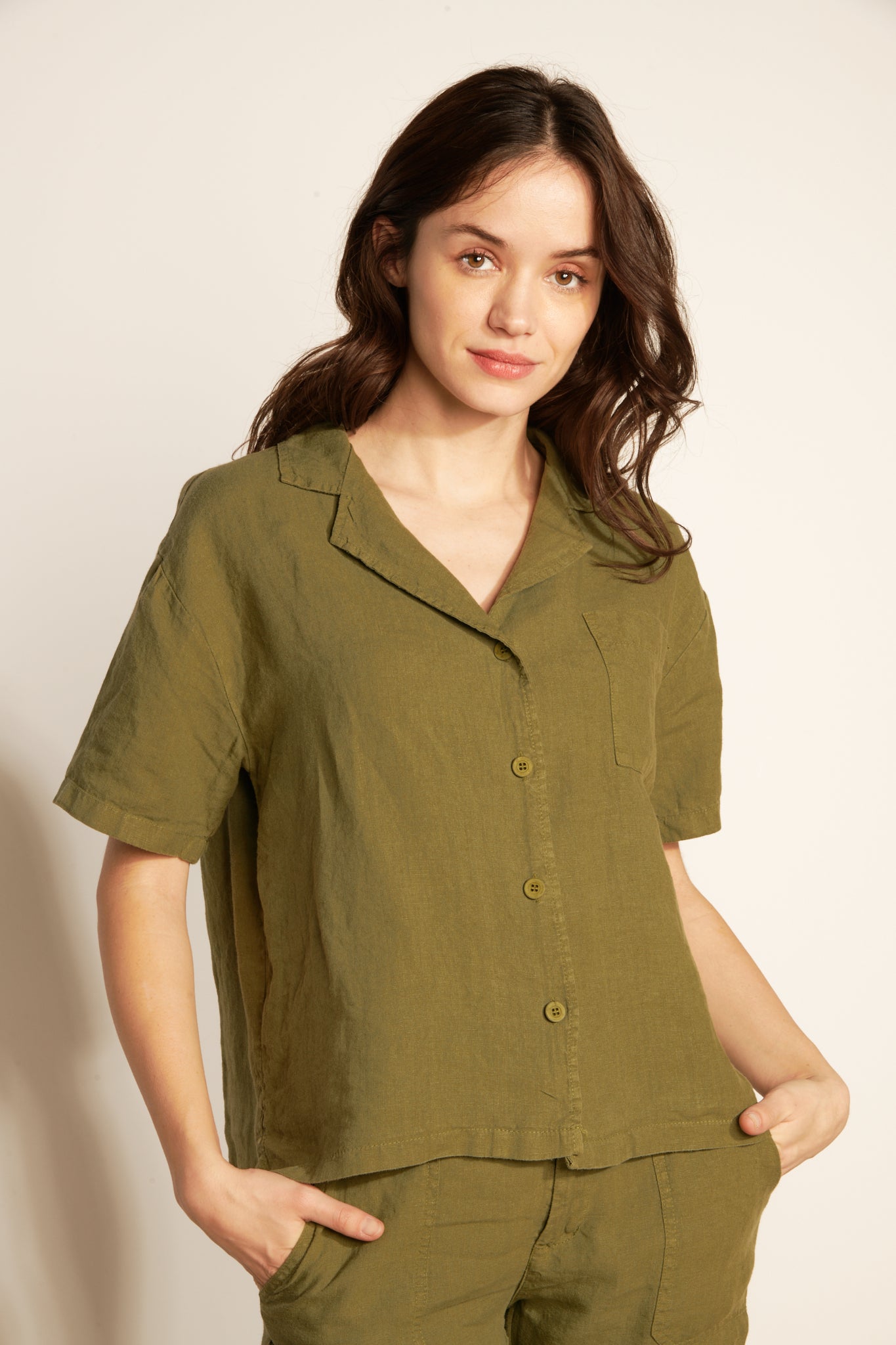 SHORT BUTTONED LINEN SHIRT - KHAKI