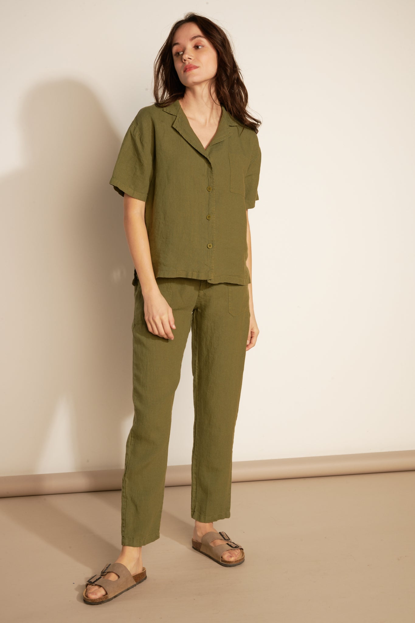 SHORT BUTTONED LINEN SHIRT - KHAKI