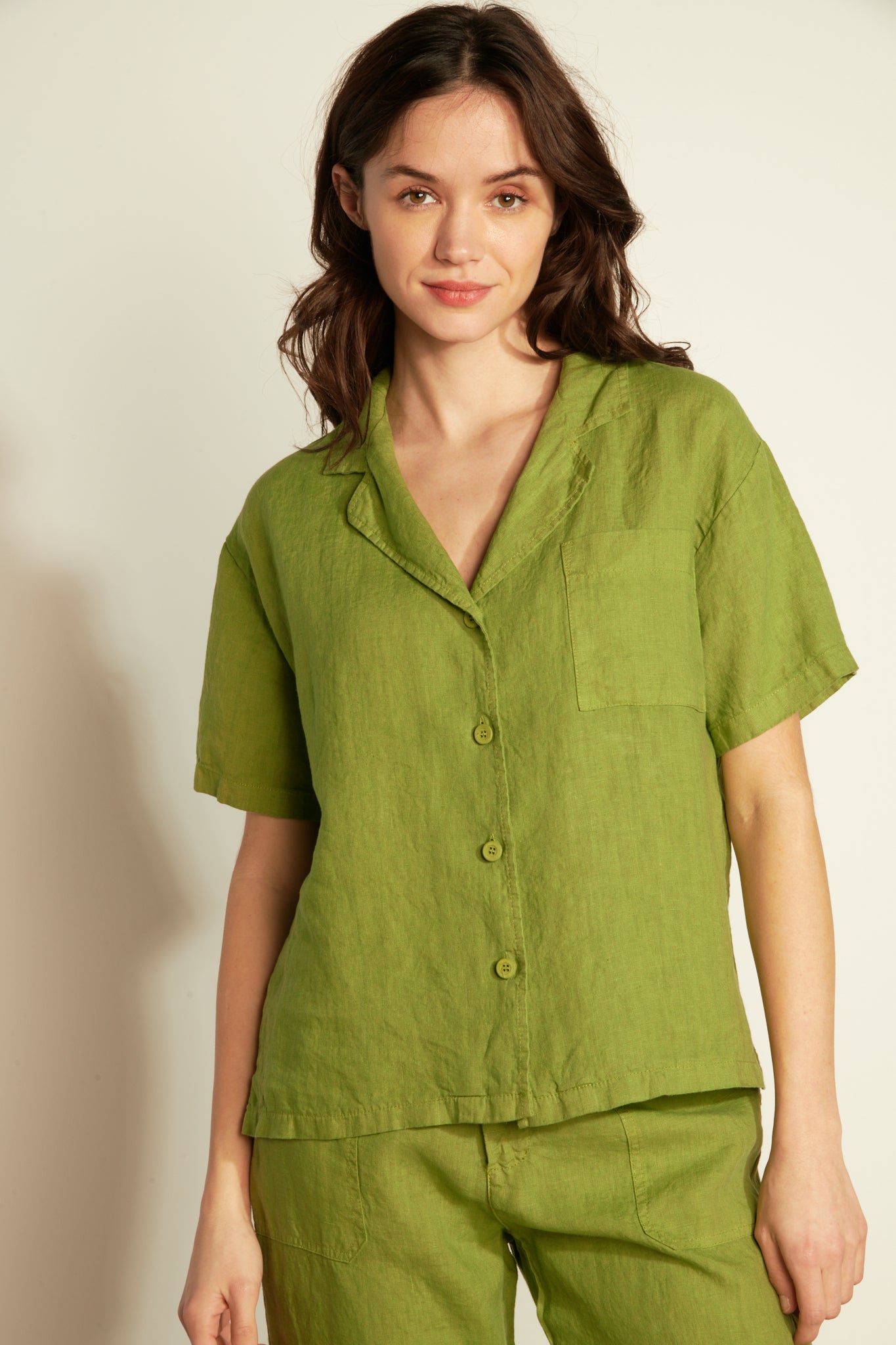 SHORT BUTTONED LINEN SHIRT - PISTACHIO