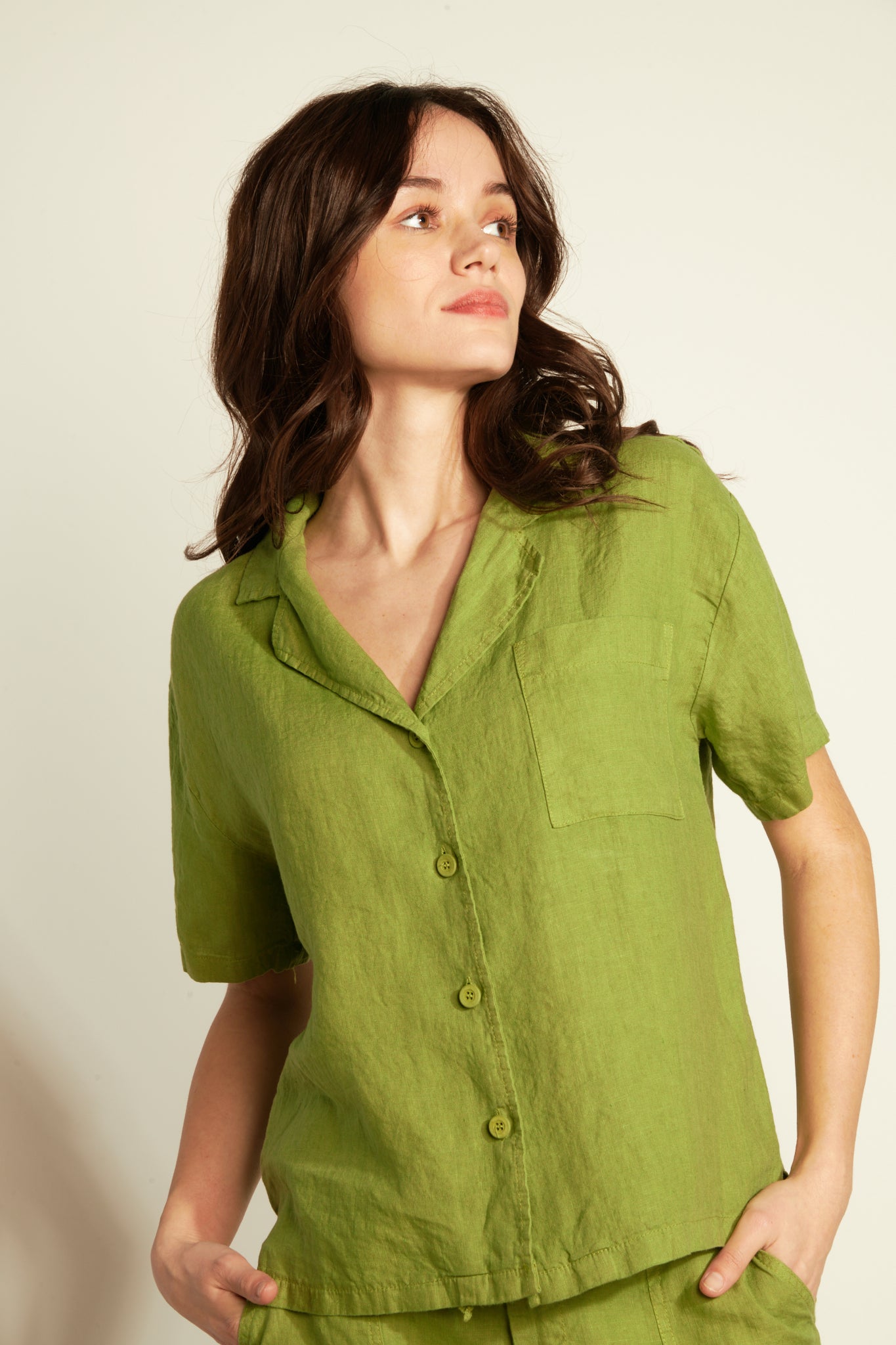 SHORT BUTTONED LINEN SHIRT - PISTACHIO