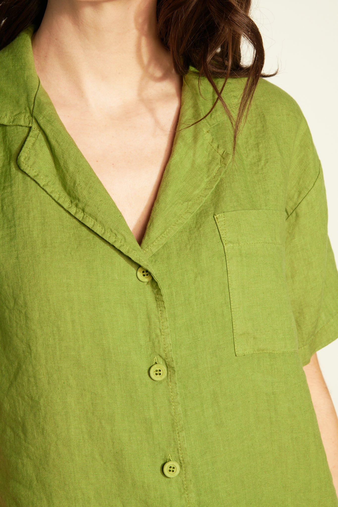 SHORT BUTTONED LINEN SHIRT - PISTACHIO