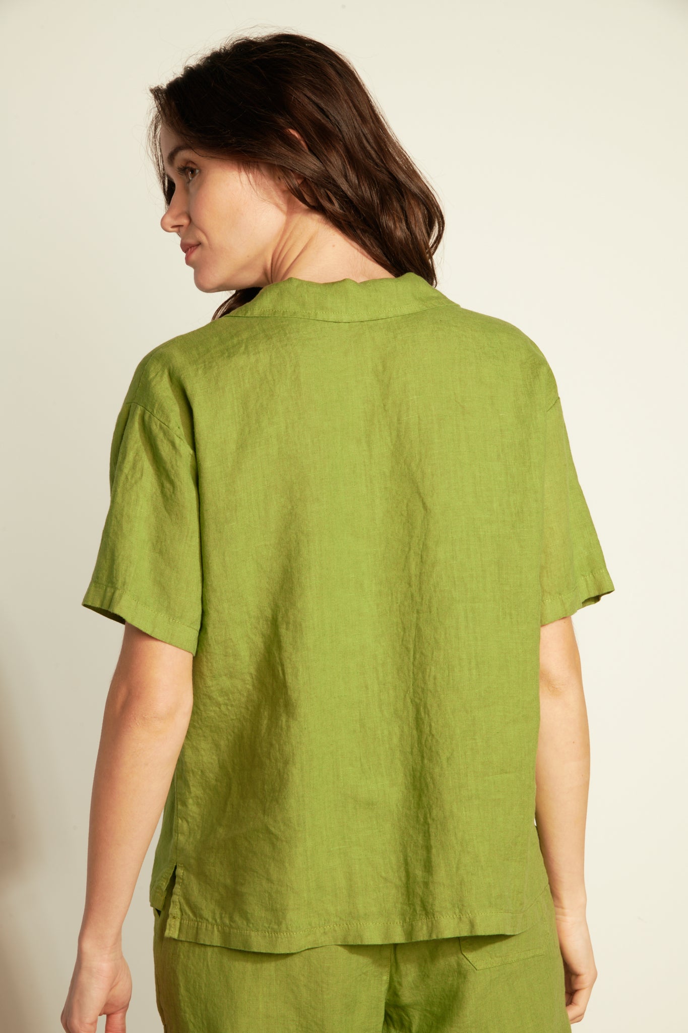 SHORT BUTTONED LINEN SHIRT - PISTACHIO