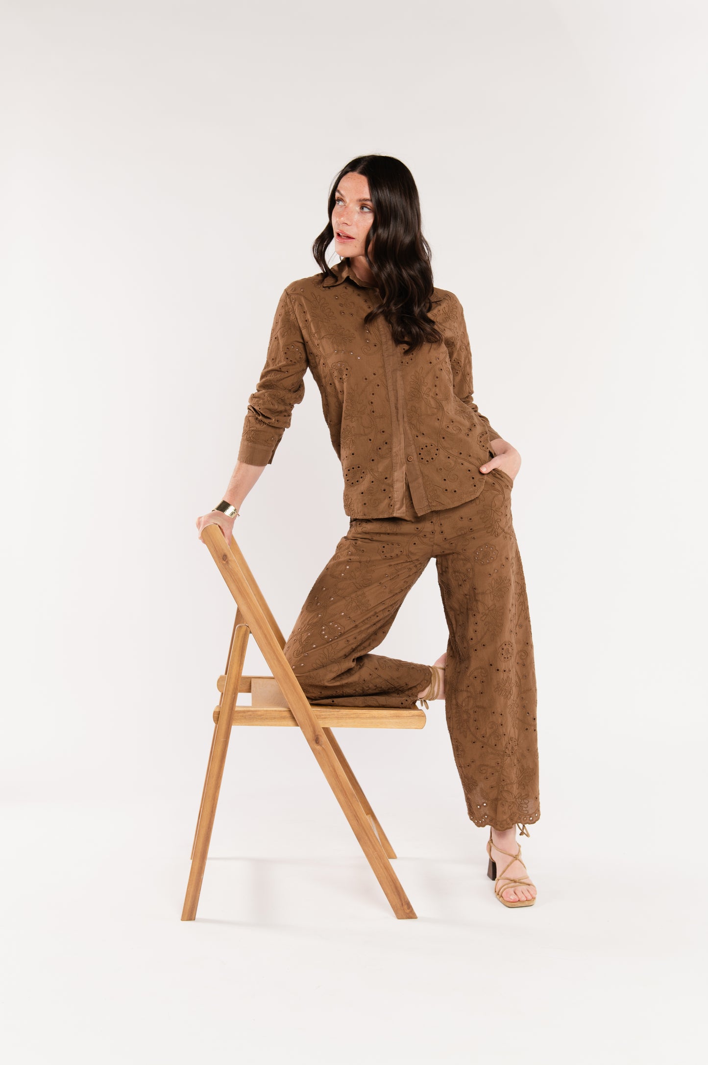 PANTALON BRODÉ 7/8ÈME FLORA MARRON