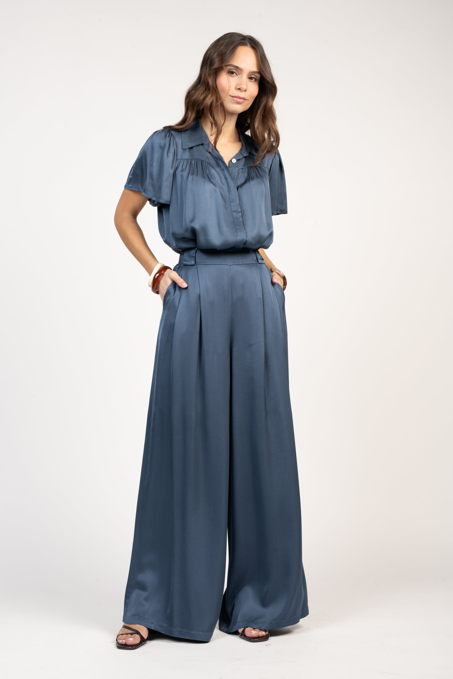 PANTALON SATINÉ ÉVASÉ EULALIE BLEU