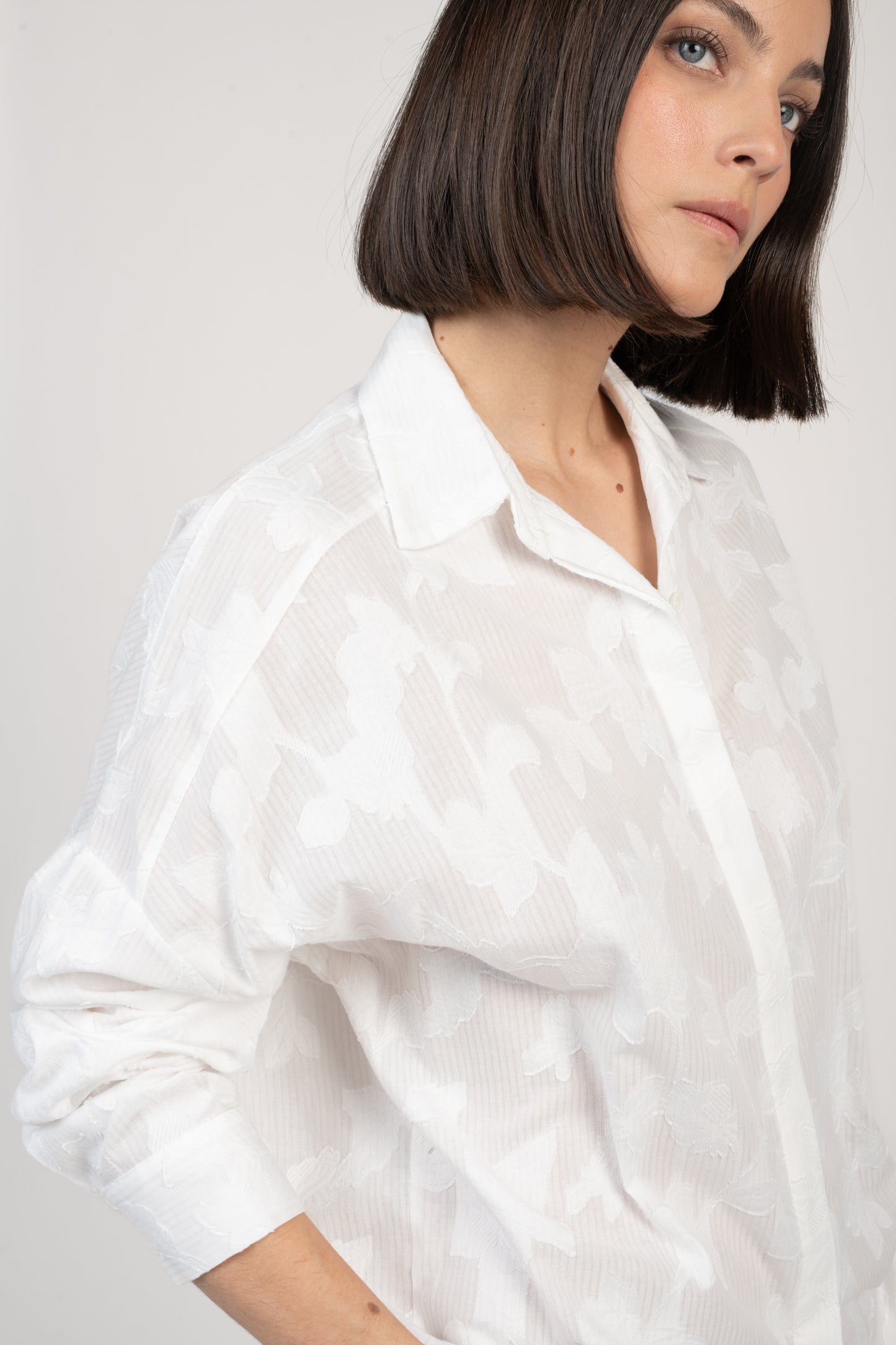 CHEMISE À FLEURS BRODÉE ELÉANOR BLANC