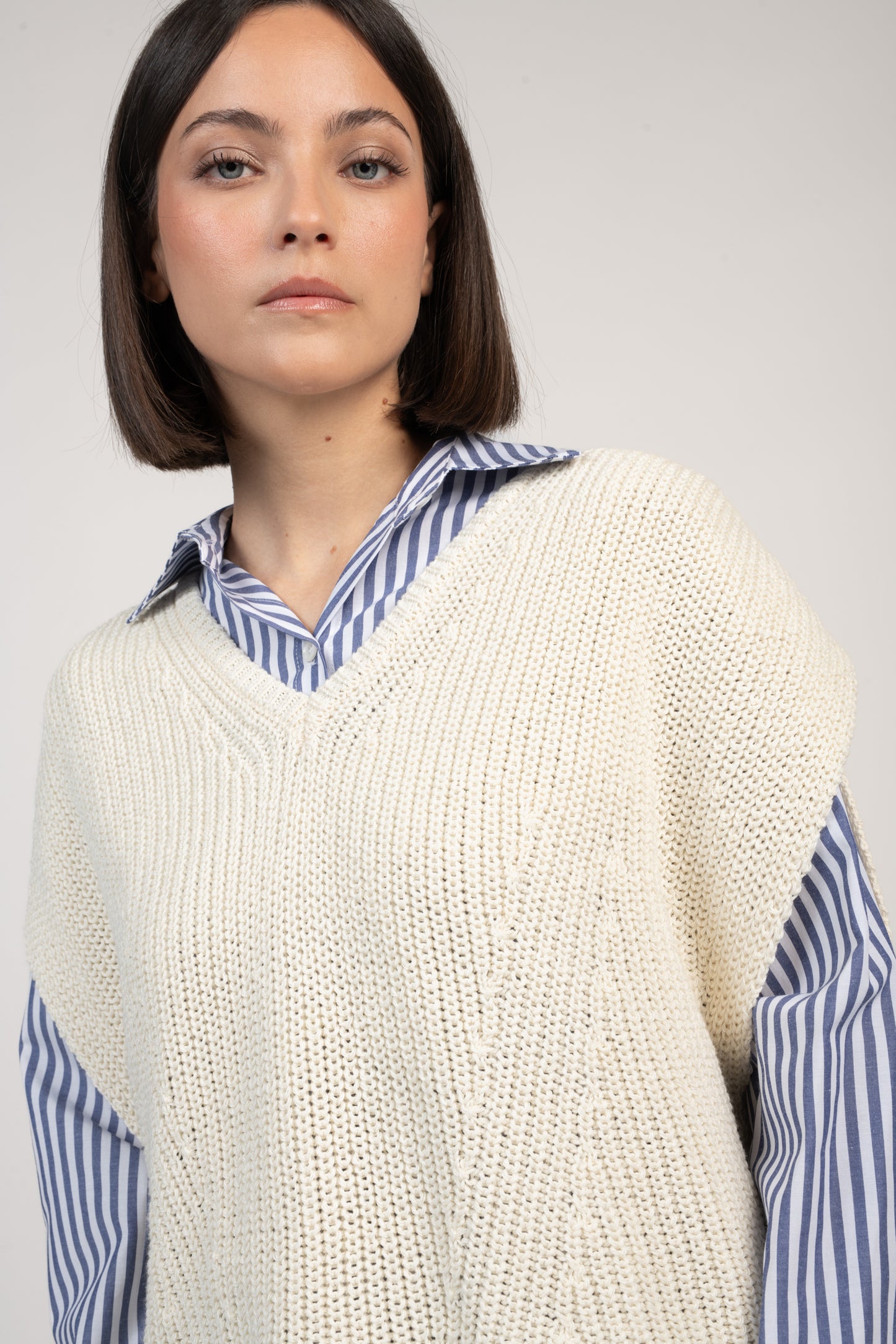 PULL SANS MANCHES ÈVE ÉCRU