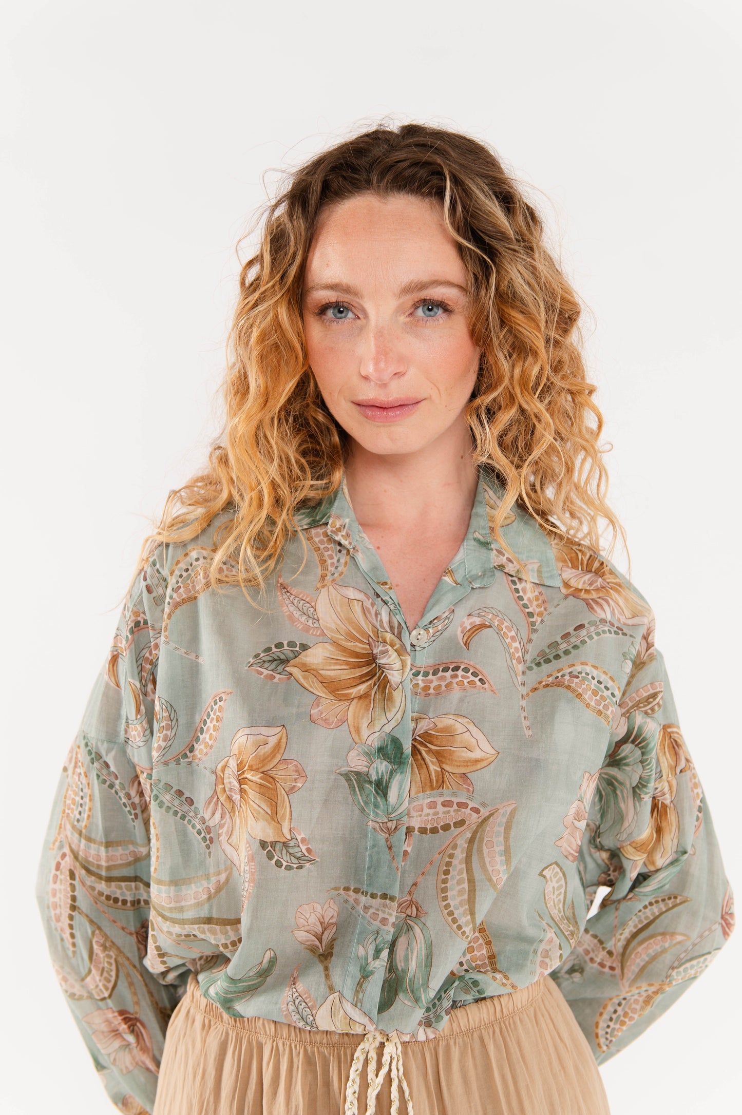 CHEMISE À FLEURS EN VOILE DE COTON ELFIE VERT D'EAU