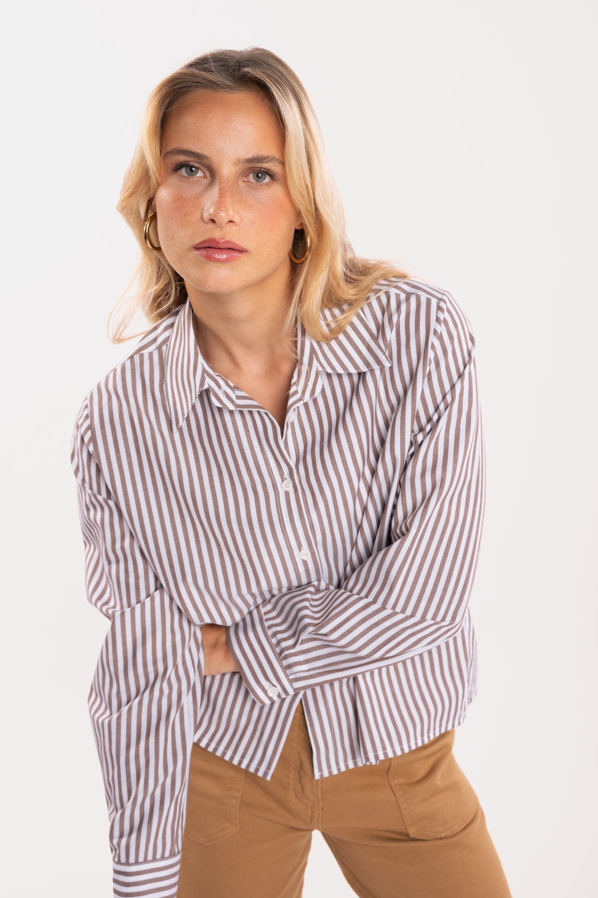 Chemise courte manches longues rayées marron 