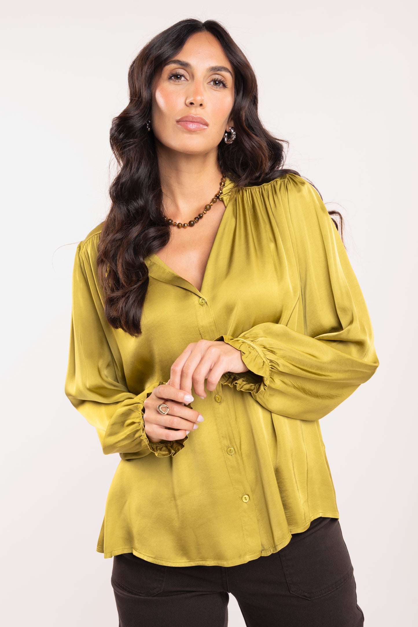 Chemise satin vert olive 