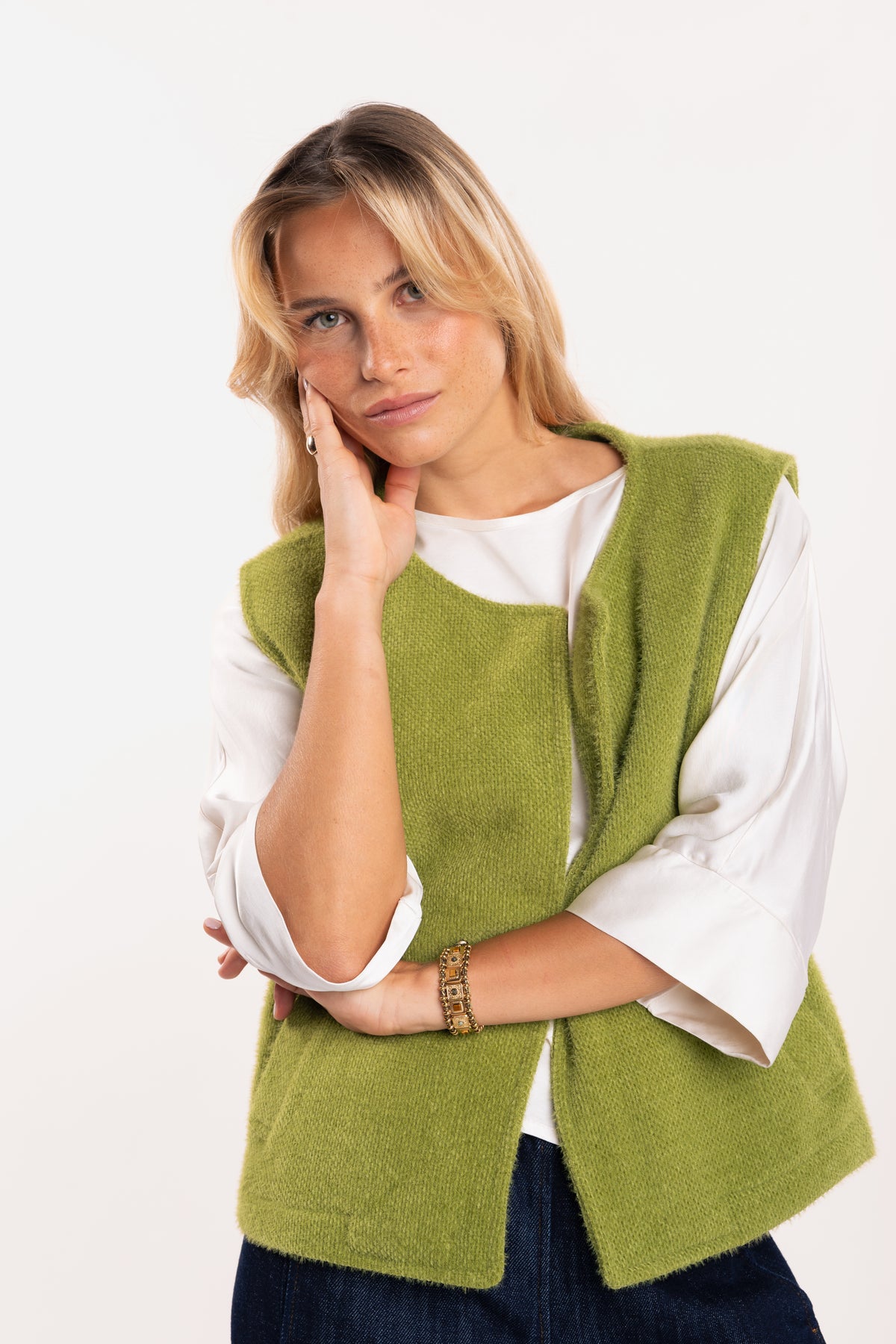 Top satiné blanc avec gilet femme sans manches vert olive 