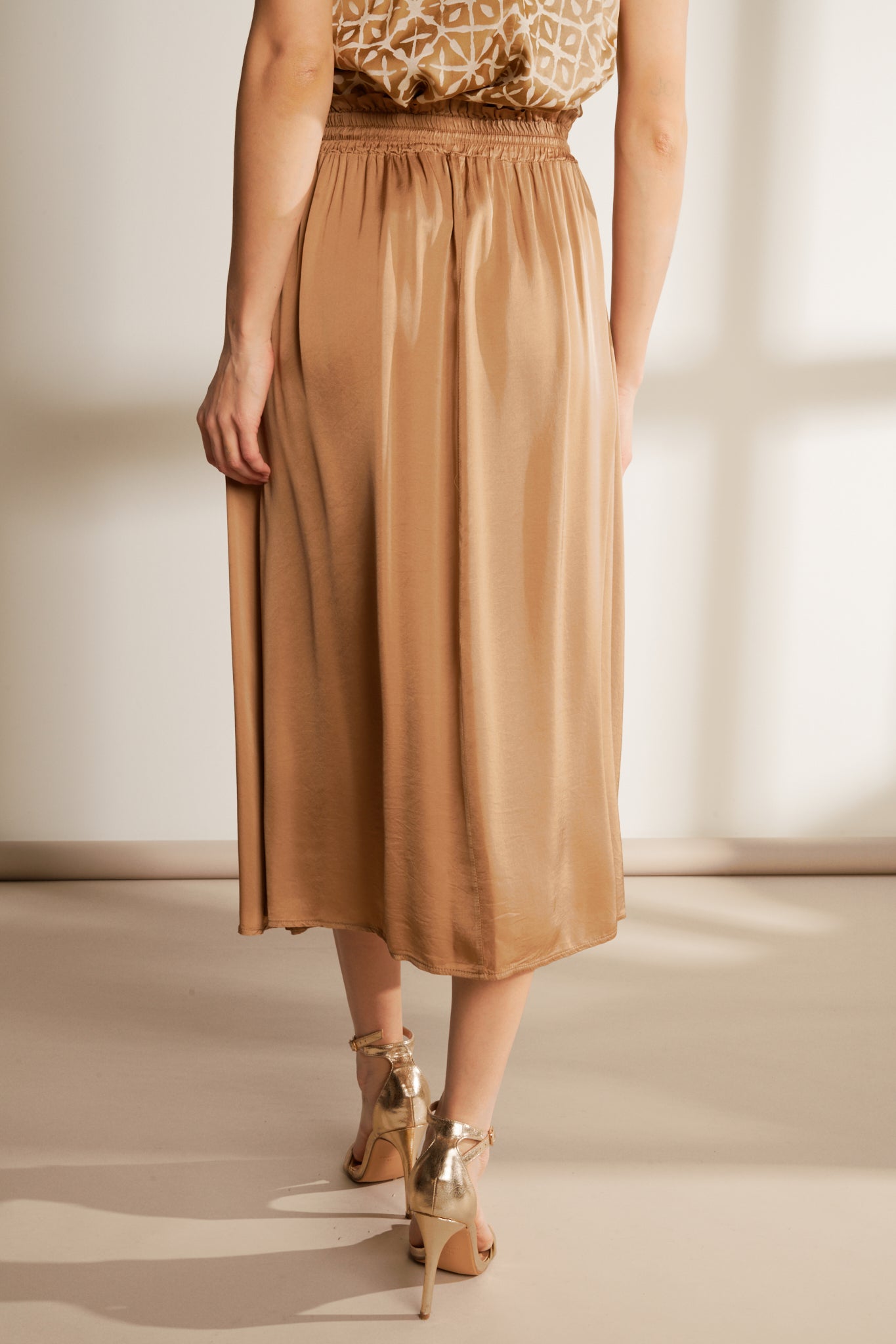 SILKY MIDI SKIRT ((F9522S05Q) - CAMEL