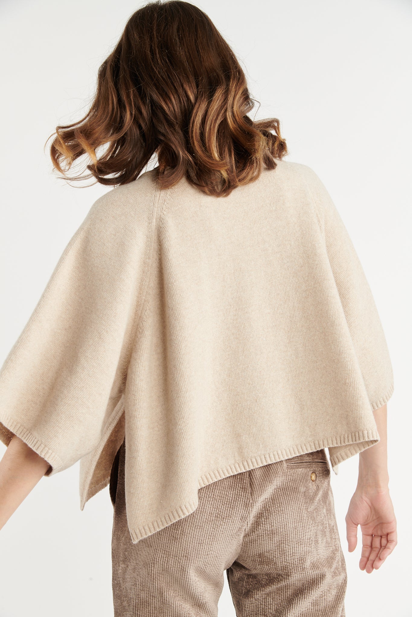 PULL COURT OVERSIZE SÉLENA BEIGE