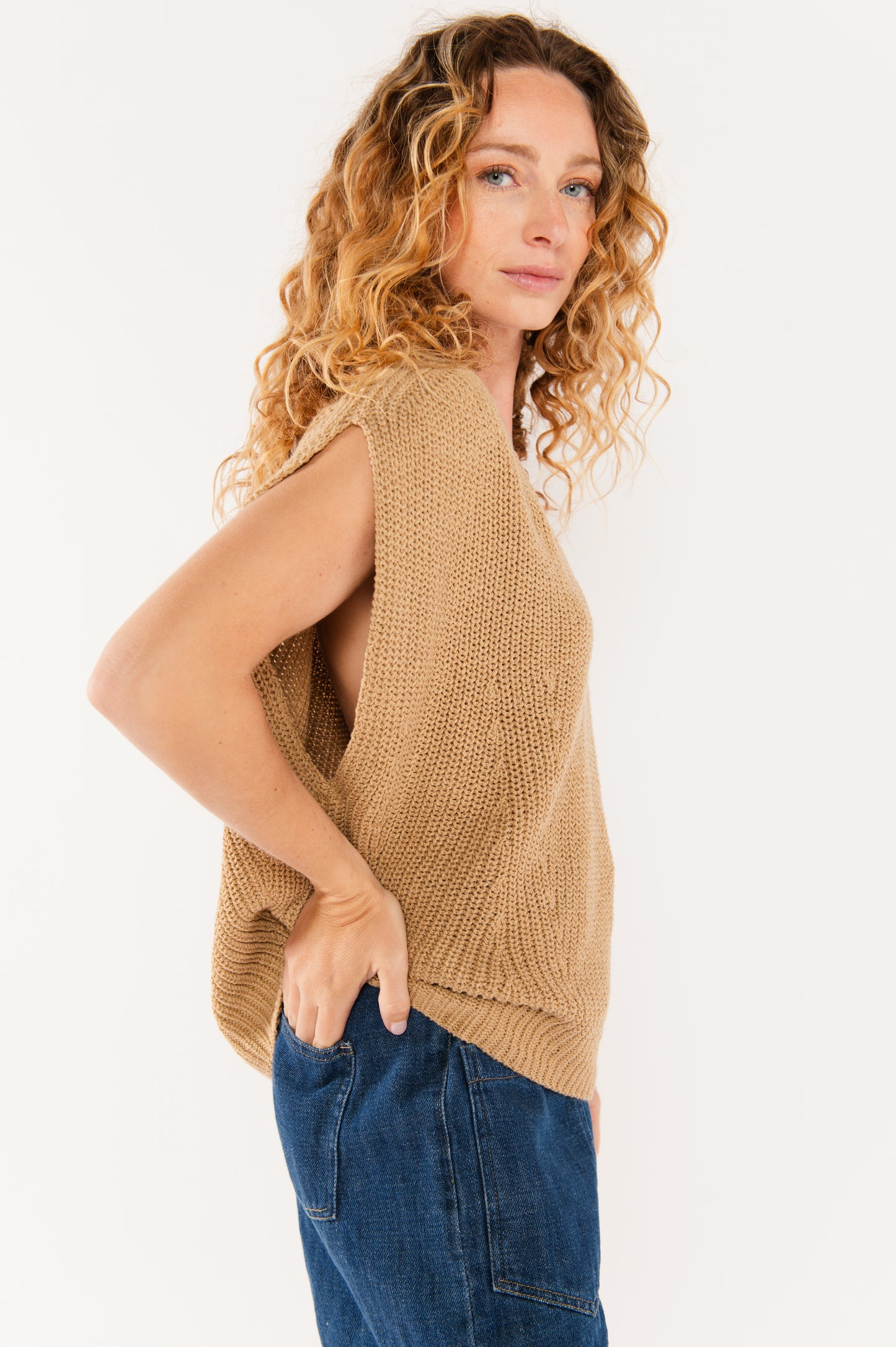 PULL SANS MANCHES ÈVE BEIGE