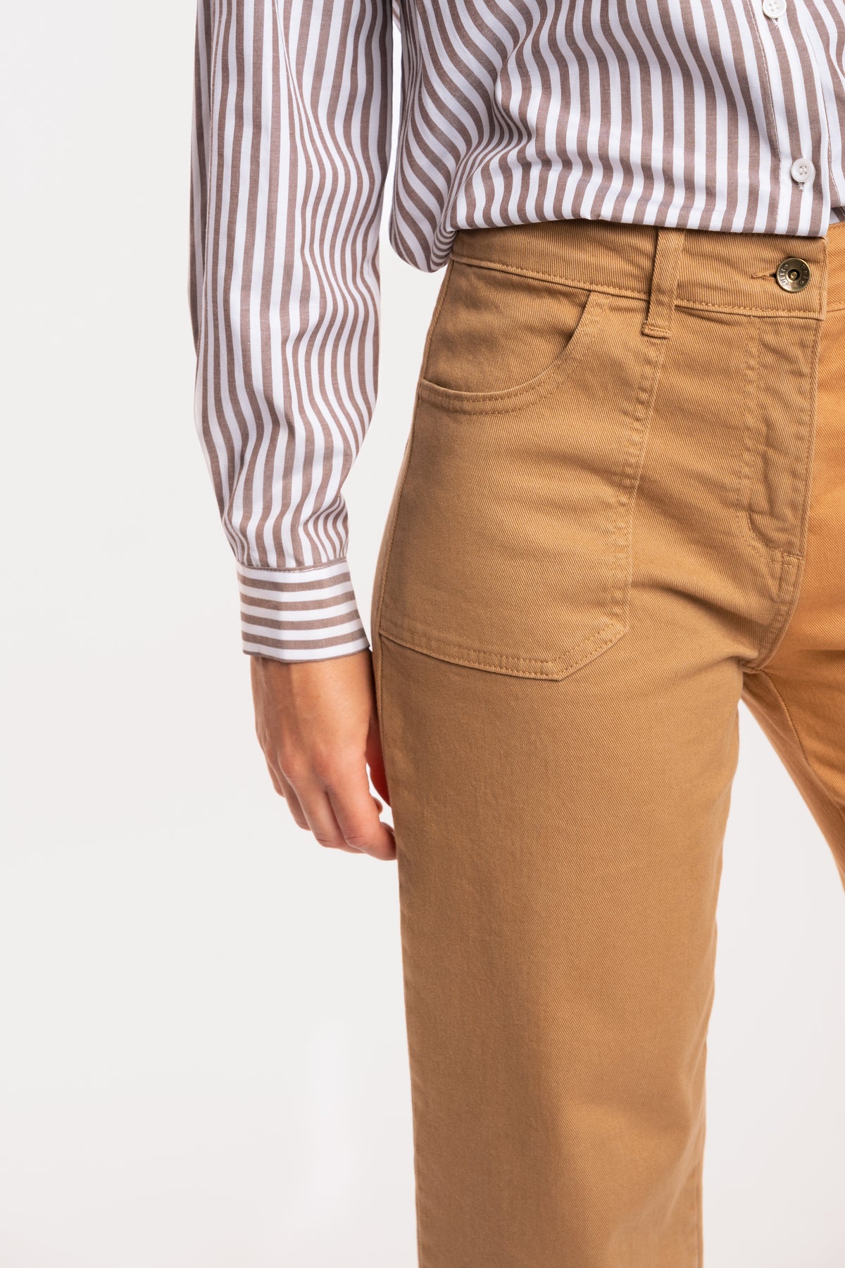 Chemise à rayure marron avec un pantalon 7/8ème camel 