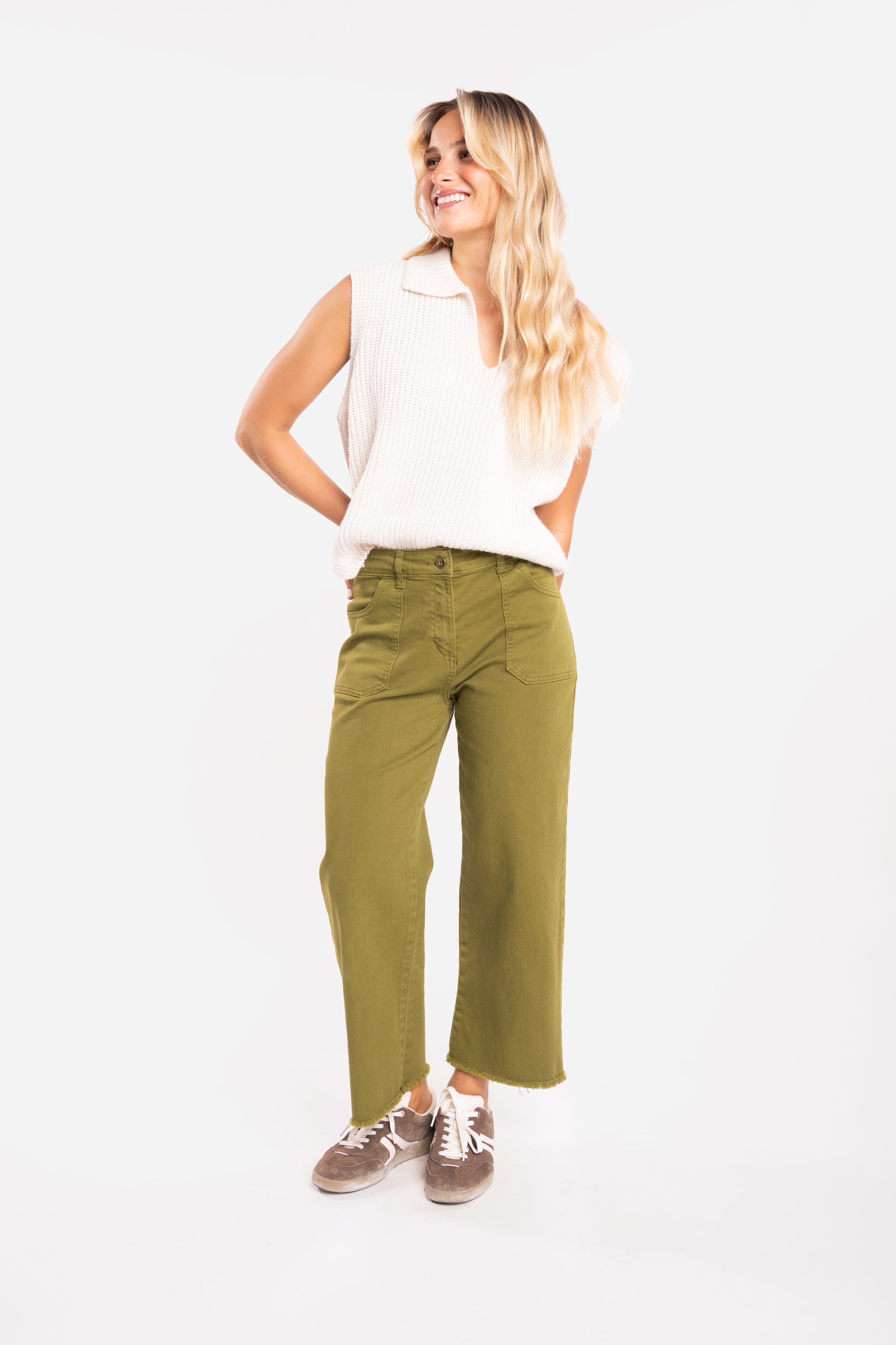 Pull col polo écru et pantalon 7/8ème femme vert 
