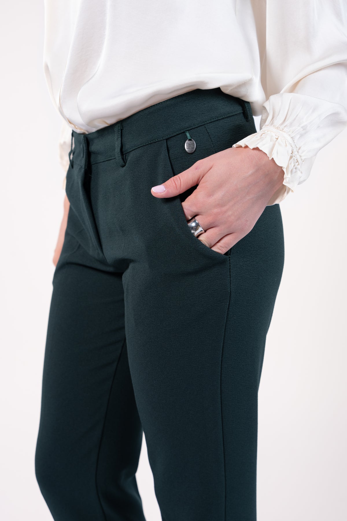 Chemise col plissé et pantalon cigarette 7/8ème vert