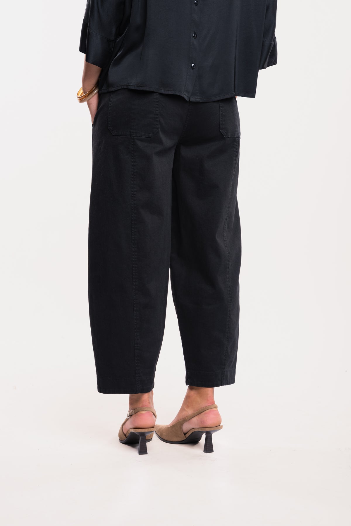 Pantalon coupe barrel noir de dos
