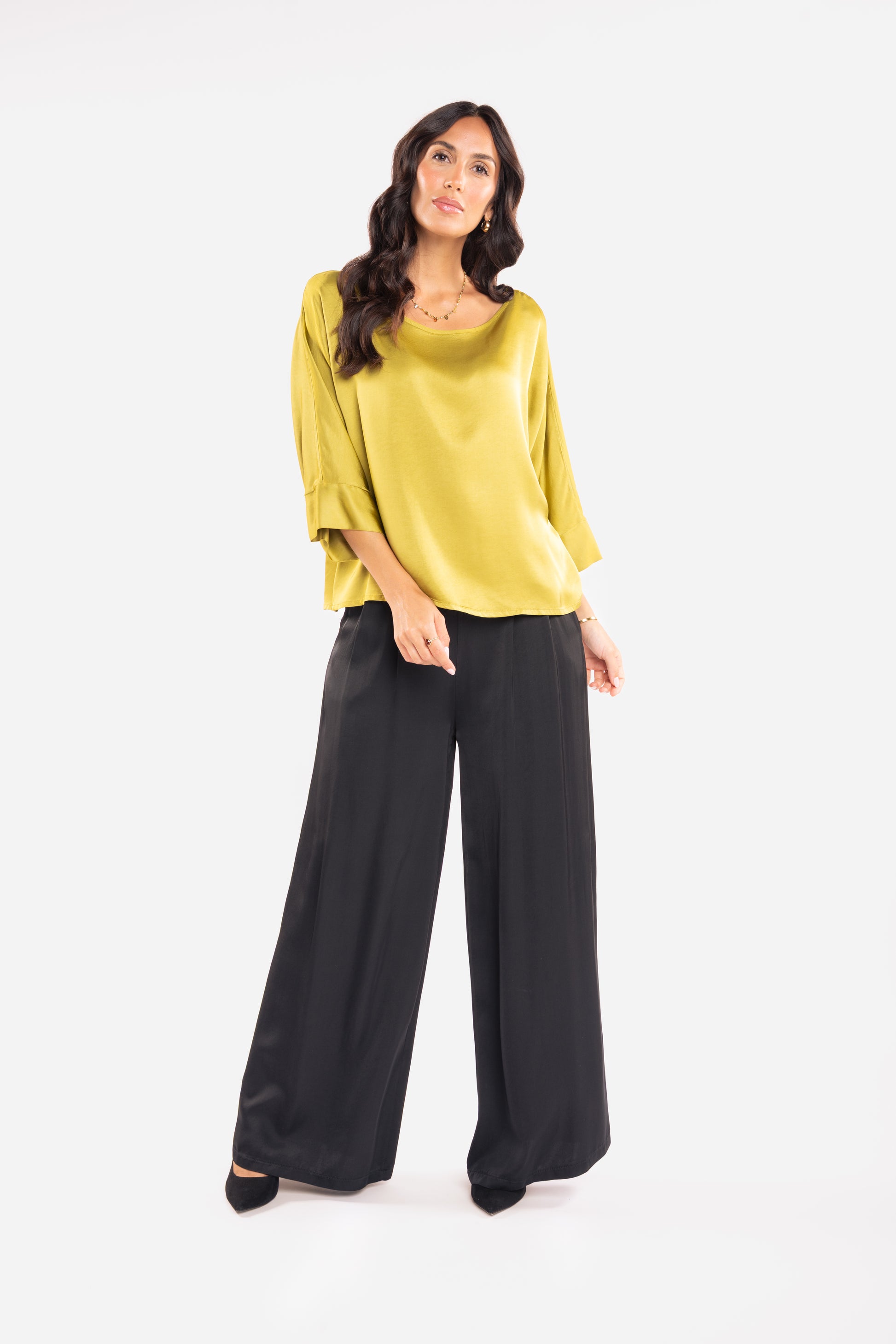 Blouse satinée vert olive et pantalon en satin femme noir 